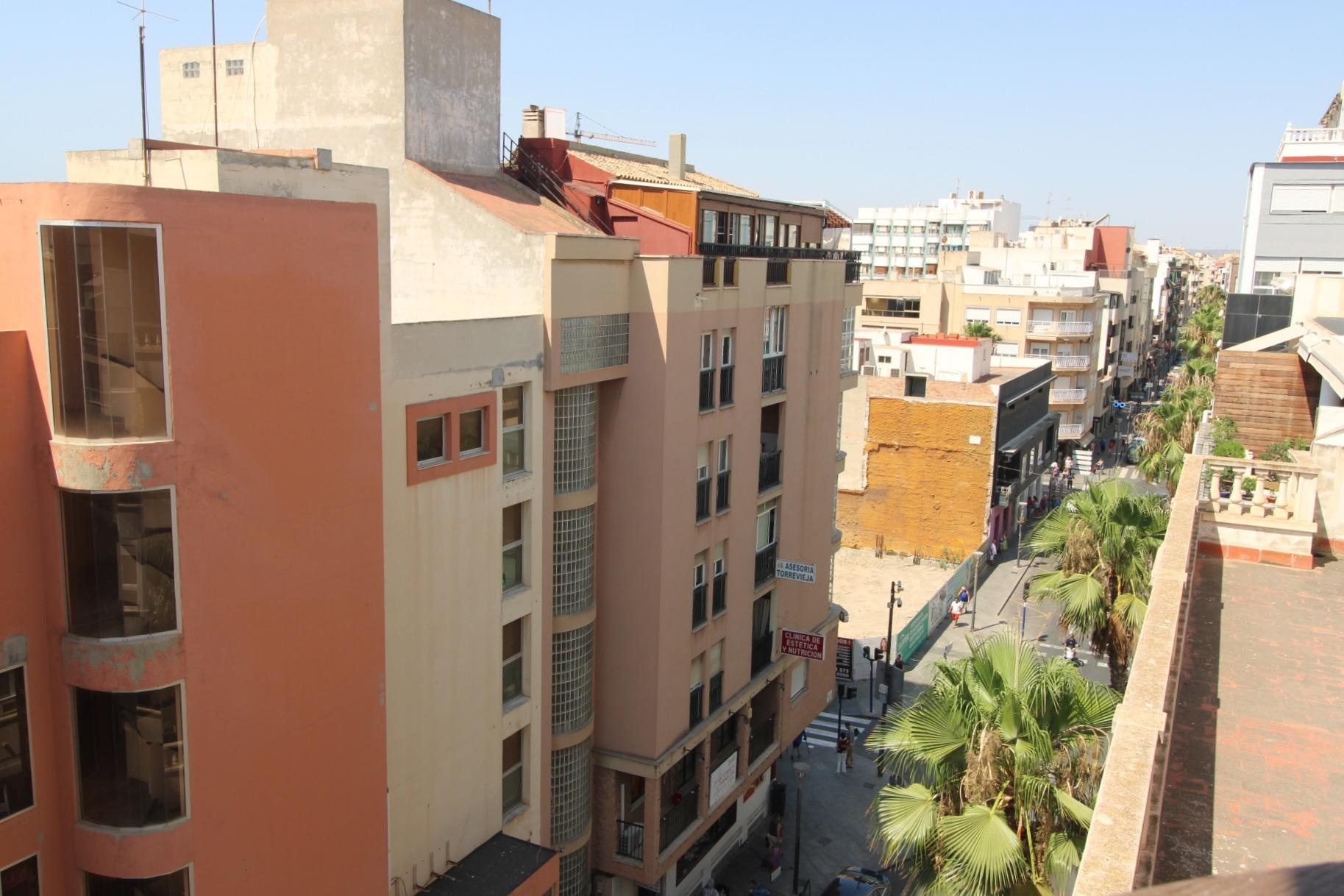 For sale - 3 Bedroom 2 Bathroom Apartment in Torrevieja - Torrevieja  - Alicante