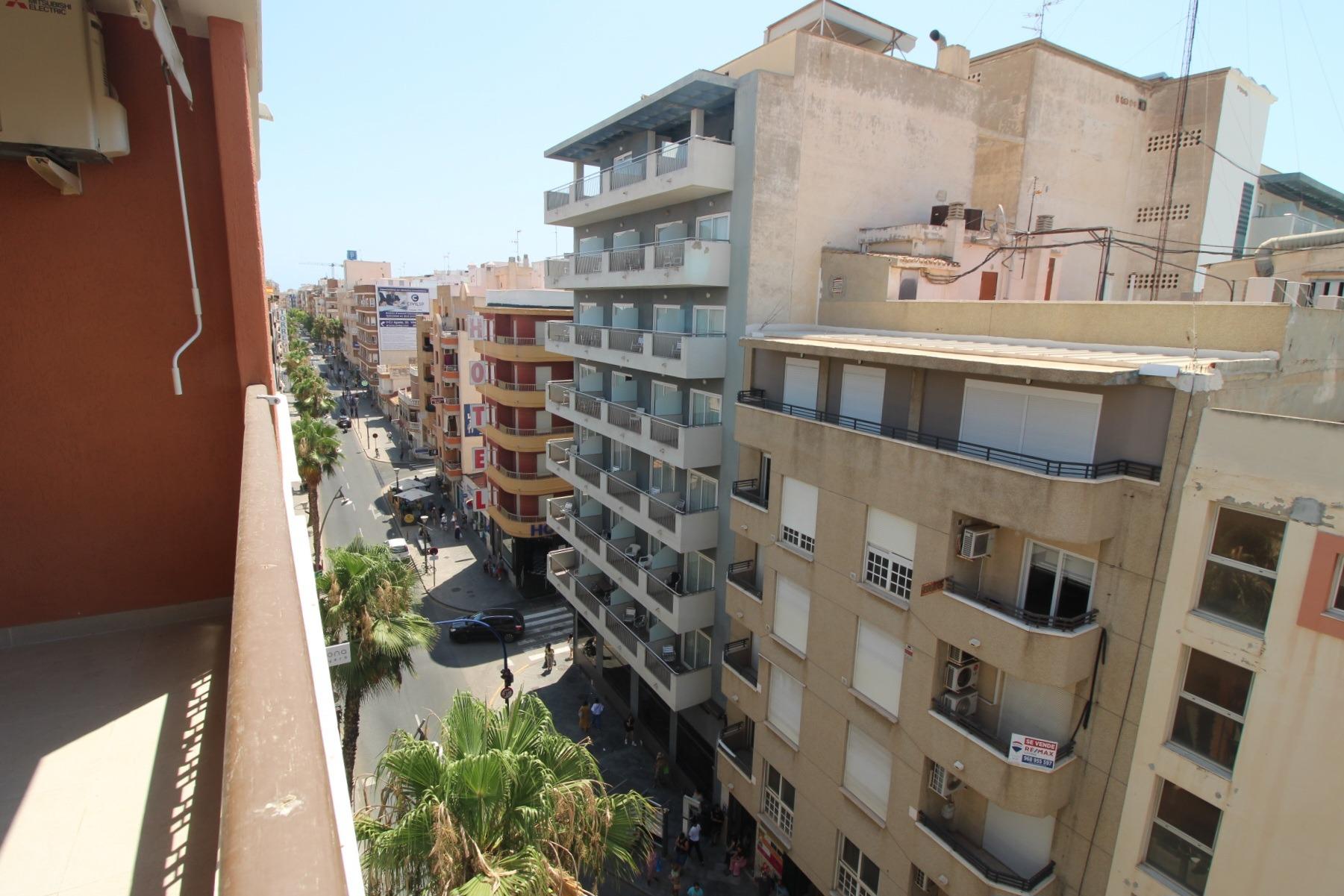 For sale - 3 Bedroom 2 Bathroom Apartment in Torrevieja - Torrevieja  - Alicante