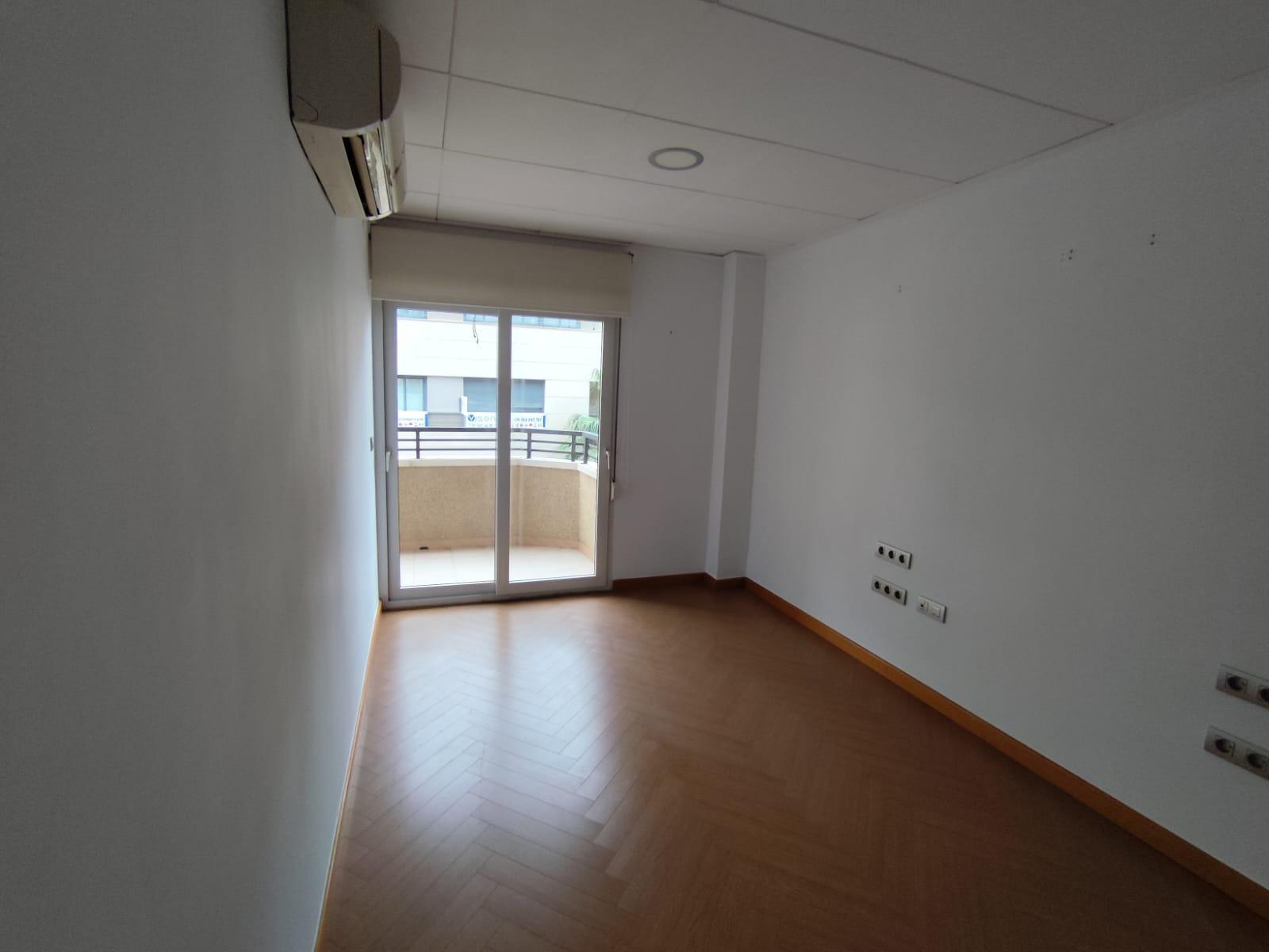 For sale - 7 Bedroom 2 Bathroom Apartment in Torrevieja - Puerto  - Alicante