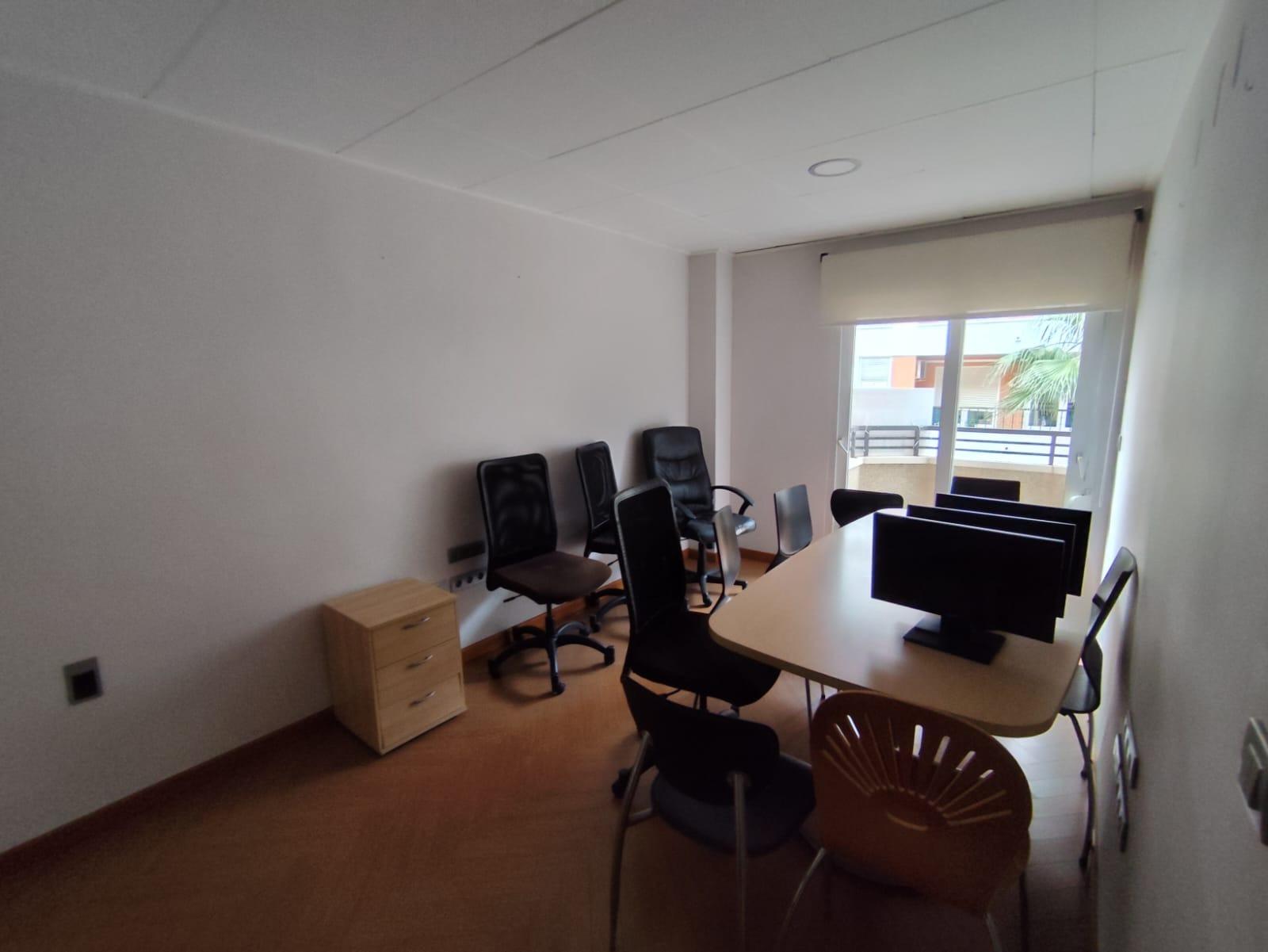 For sale - 7 Bedroom 2 Bathroom Apartment in Torrevieja - Puerto  - Alicante