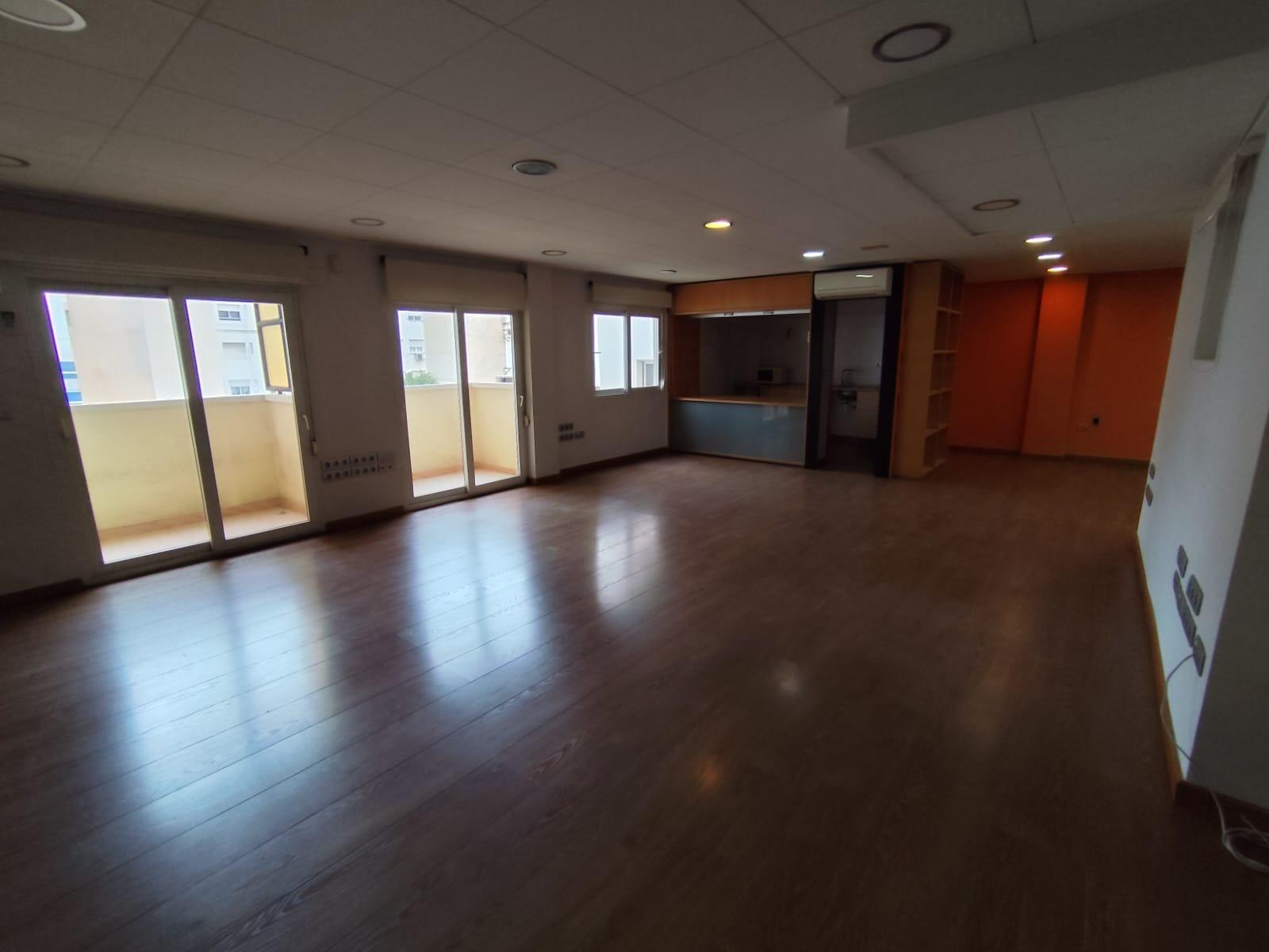 For sale - 7 Bedroom 2 Bathroom Apartment in Torrevieja - Puerto  - Alicante