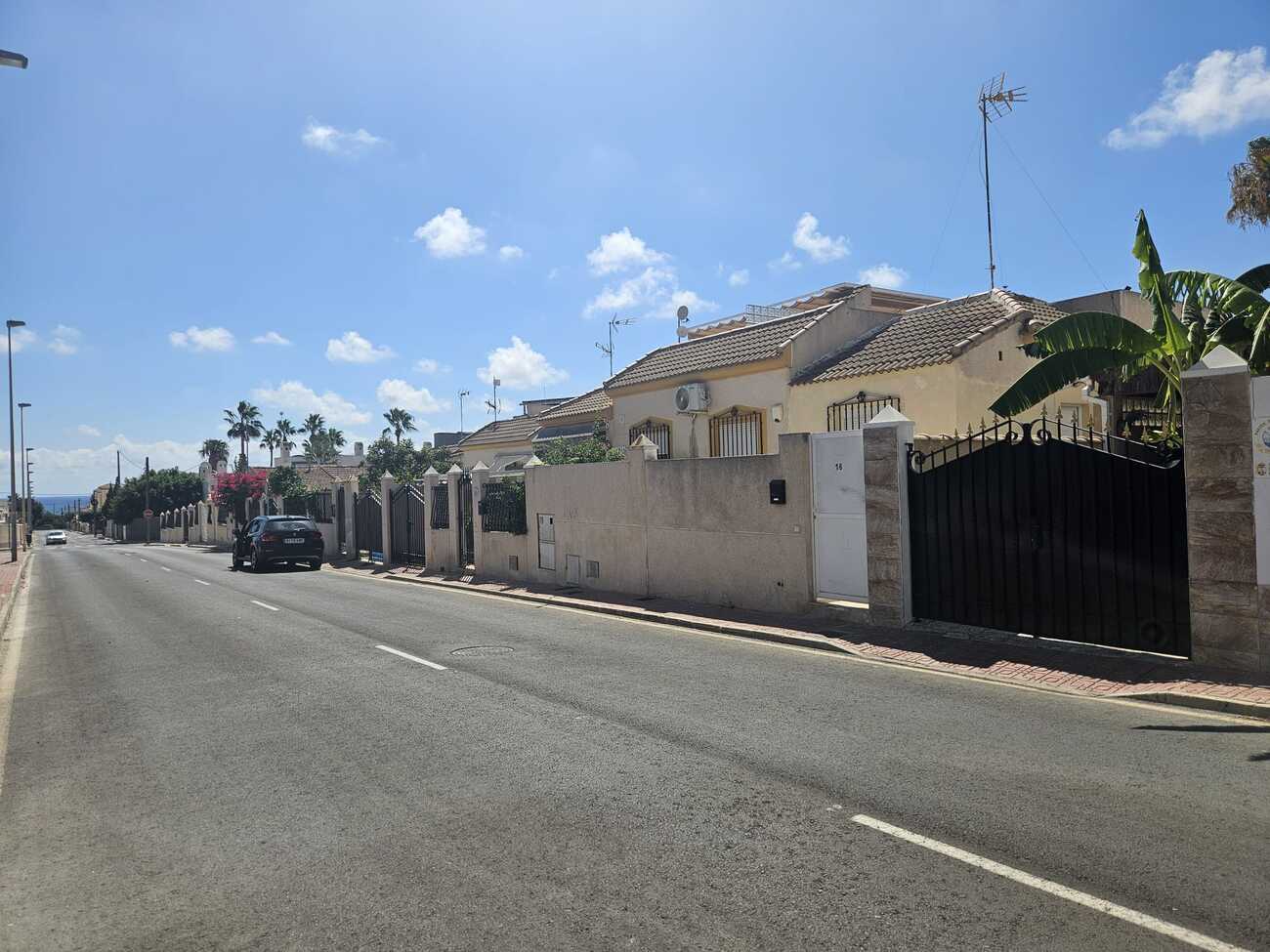 For sale - 3 Bedroom 2 Bathroom Villa in Torrevieja - Torre Del Moro  - Alicante