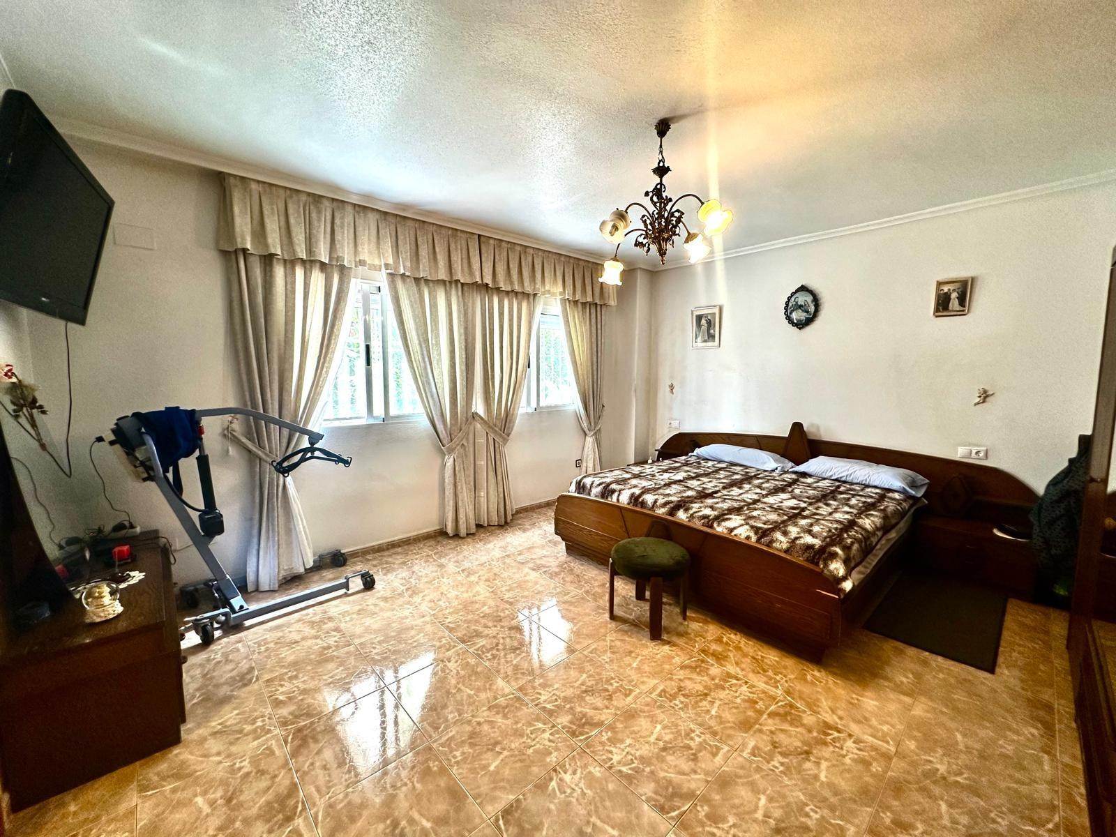 For sale - 3 Bedroom 2 Bathroom Apartment in Torrevieja - Playa Del Cura  - Alicante