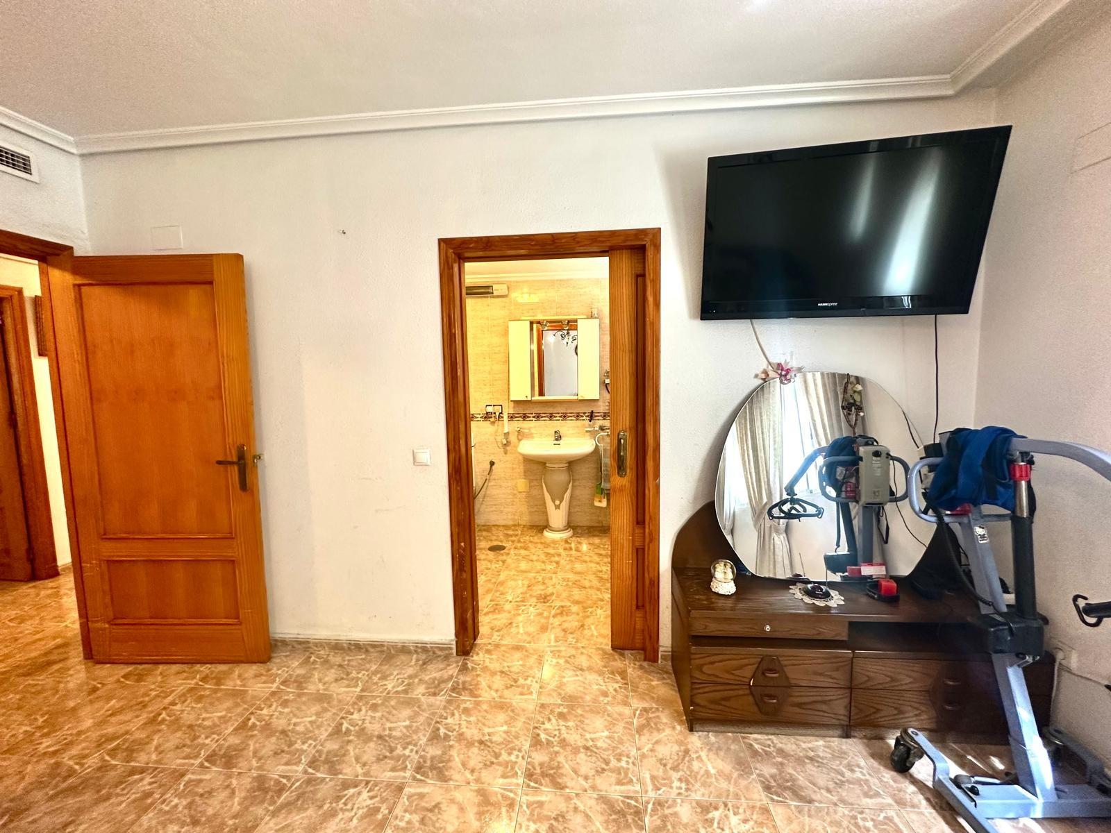 For sale - 3 Bedroom 2 Bathroom Apartment in Torrevieja - Playa Del Cura  - Alicante