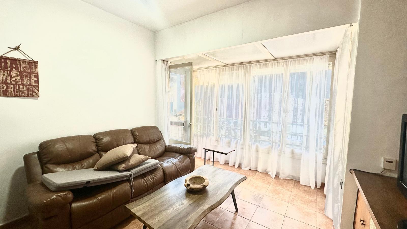 For sale - 4 Bedroom 1 Bathroom Apartment in Torrevieja - Torrevieja  - Alicante