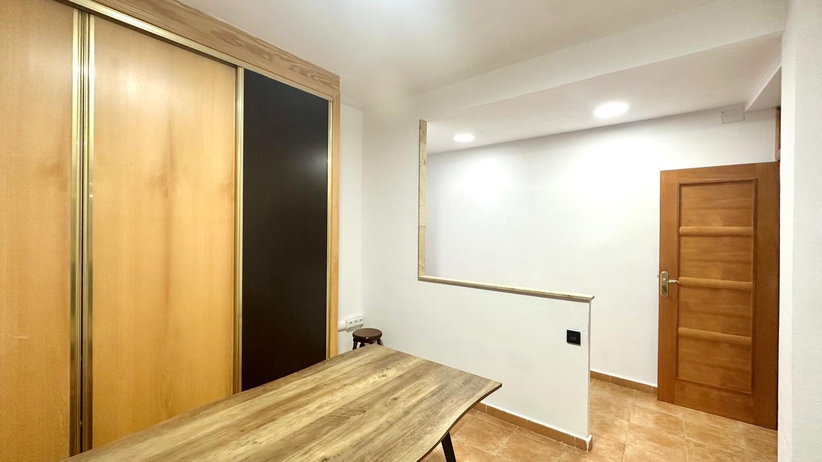 For sale - 4 Bedroom 1 Bathroom Apartment in Torrevieja - Torrevieja  - Alicante