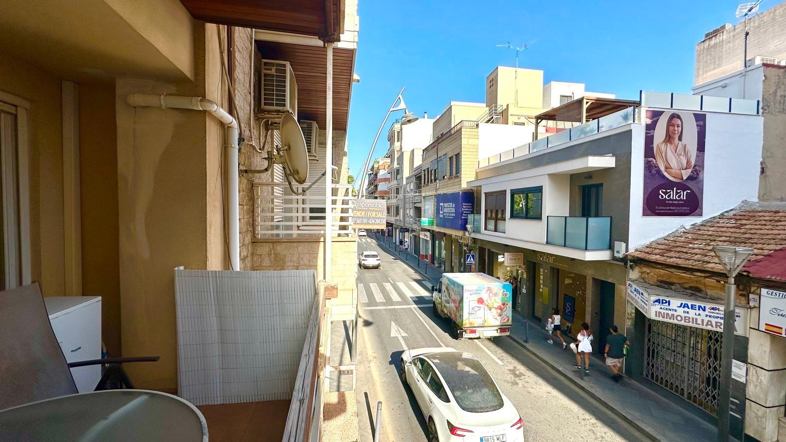 For sale - 4 Bedroom 1 Bathroom Apartment in Torrevieja - Torrevieja  - Alicante