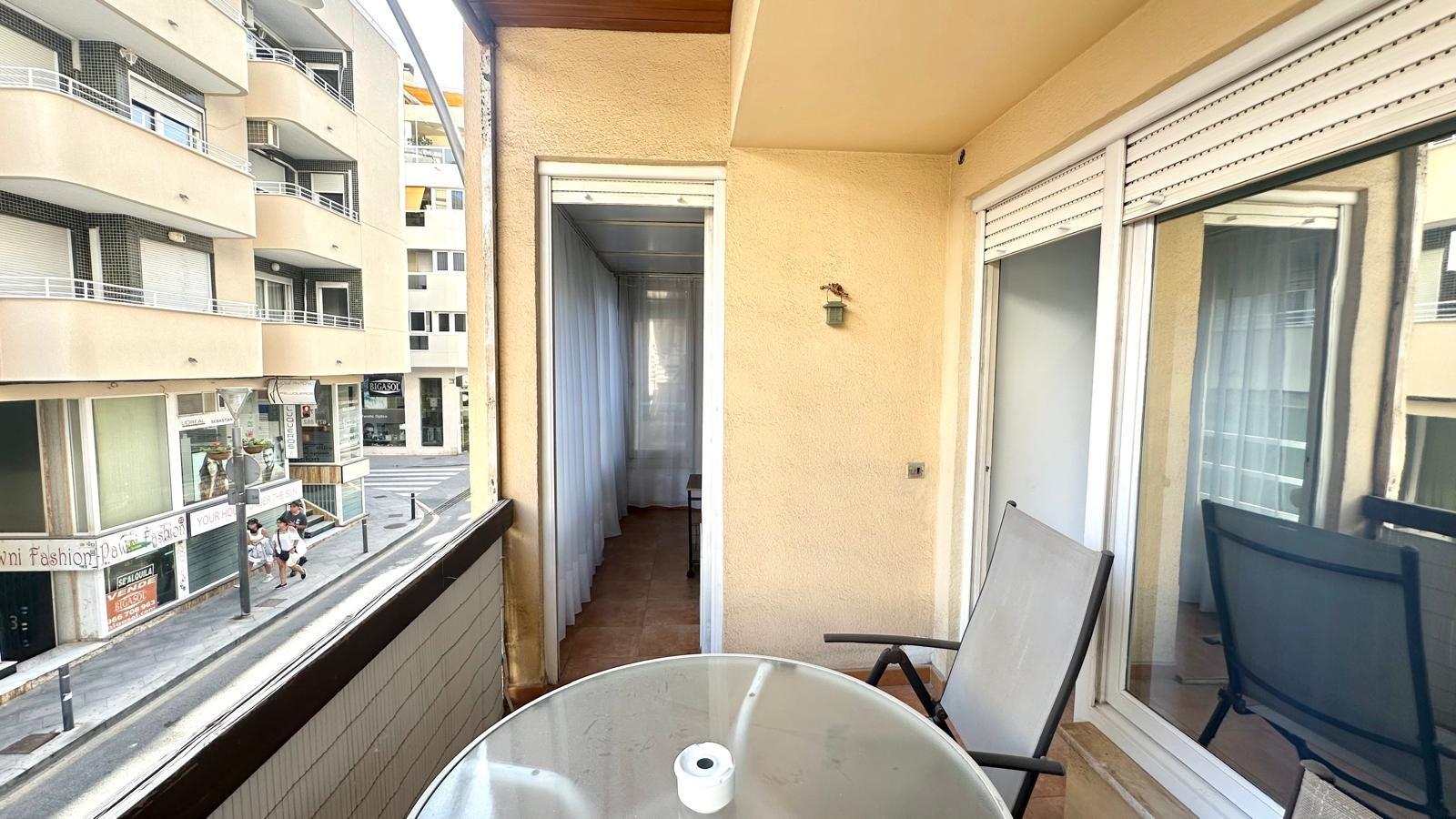 For sale - 4 Bedroom 1 Bathroom Apartment in Torrevieja - Torrevieja  - Alicante