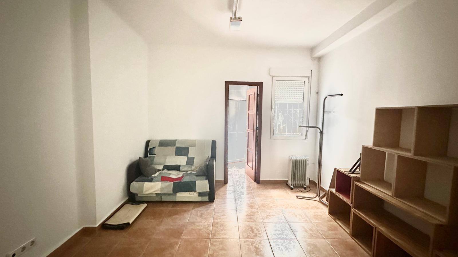 For sale - 4 Bedroom 1 Bathroom Apartment in Torrevieja - Torrevieja  - Alicante