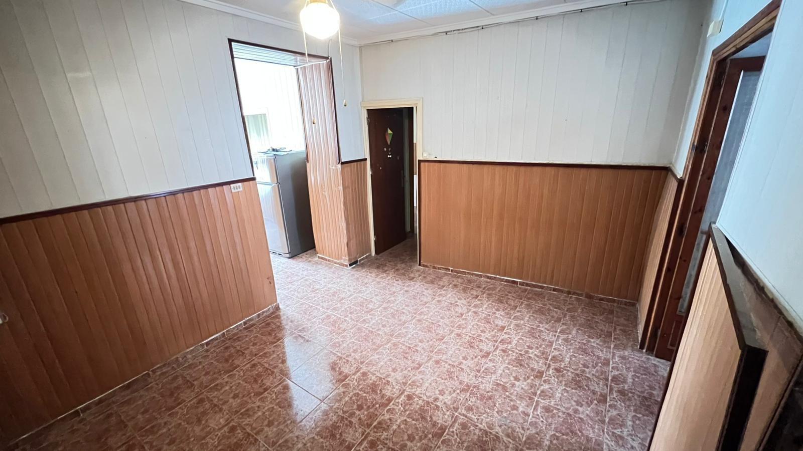 For sale - 4 Bedroom 1 Bathroom Apartment in Torrevieja - Torrevieja  - Alicante