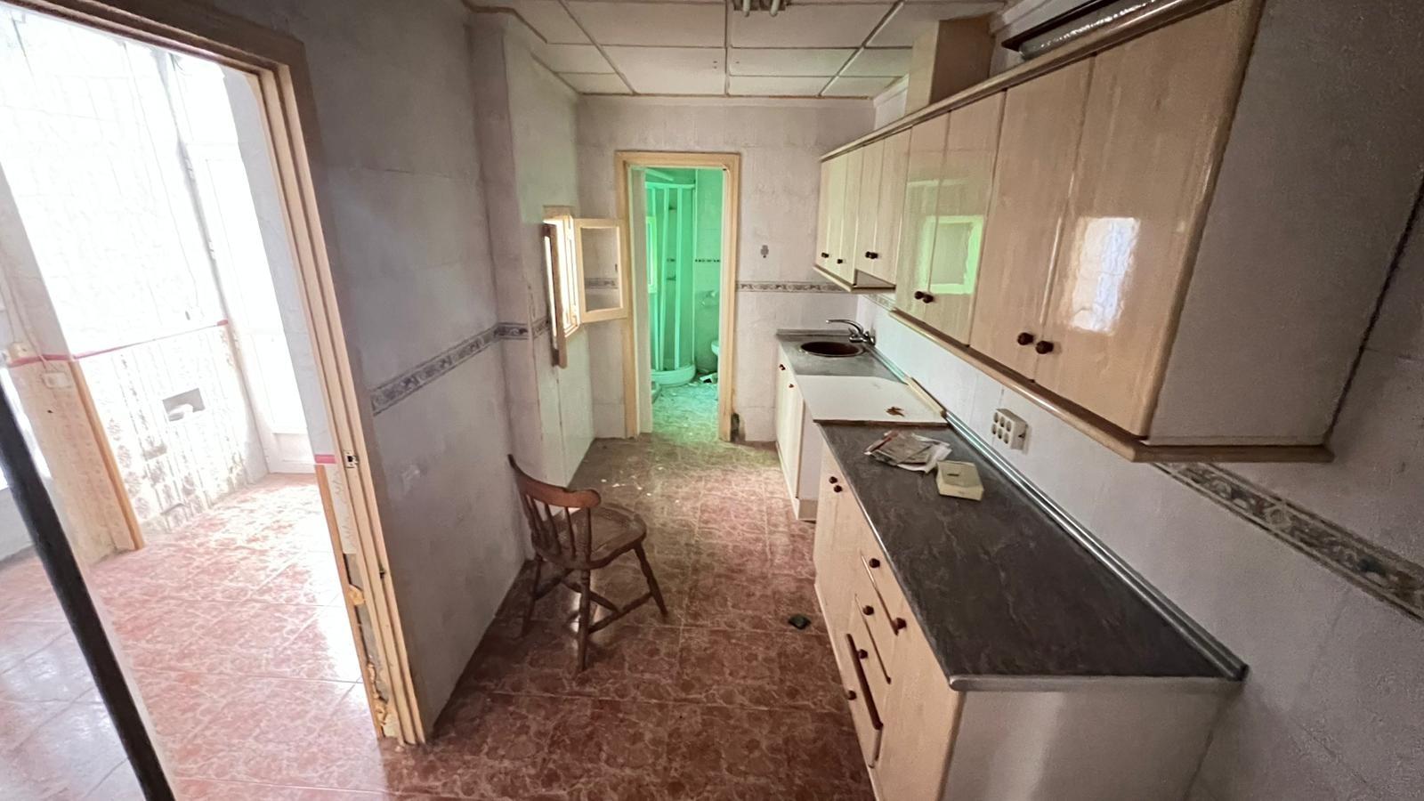 For sale - 4 Bedroom 1 Bathroom Apartment in Torrevieja - Torrevieja  - Alicante