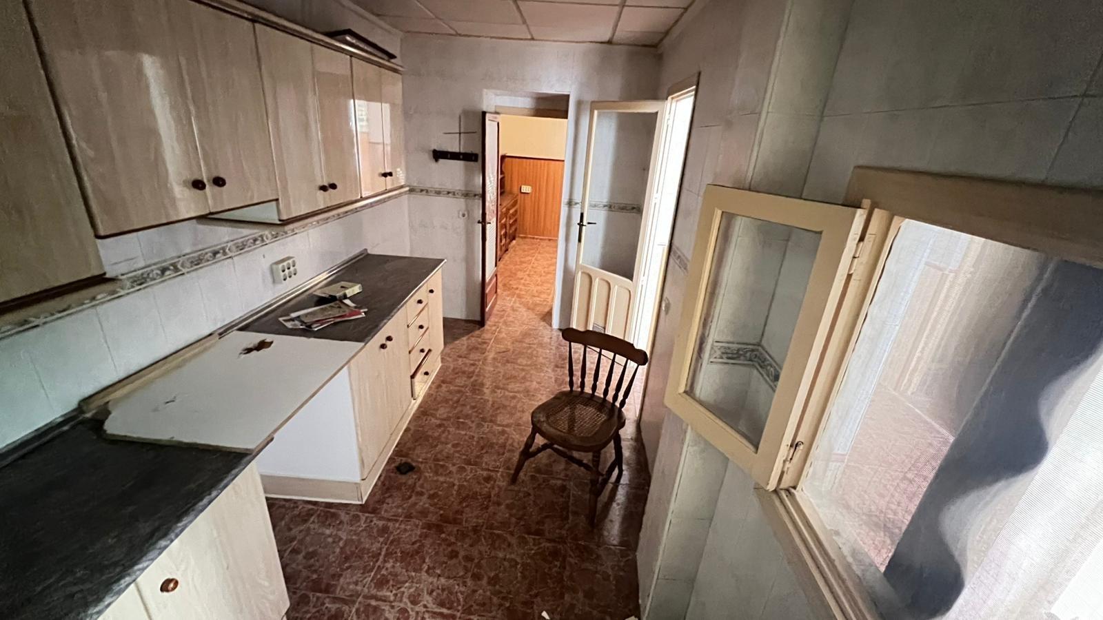 For sale - 4 Bedroom 1 Bathroom Apartment in Torrevieja - Torrevieja  - Alicante