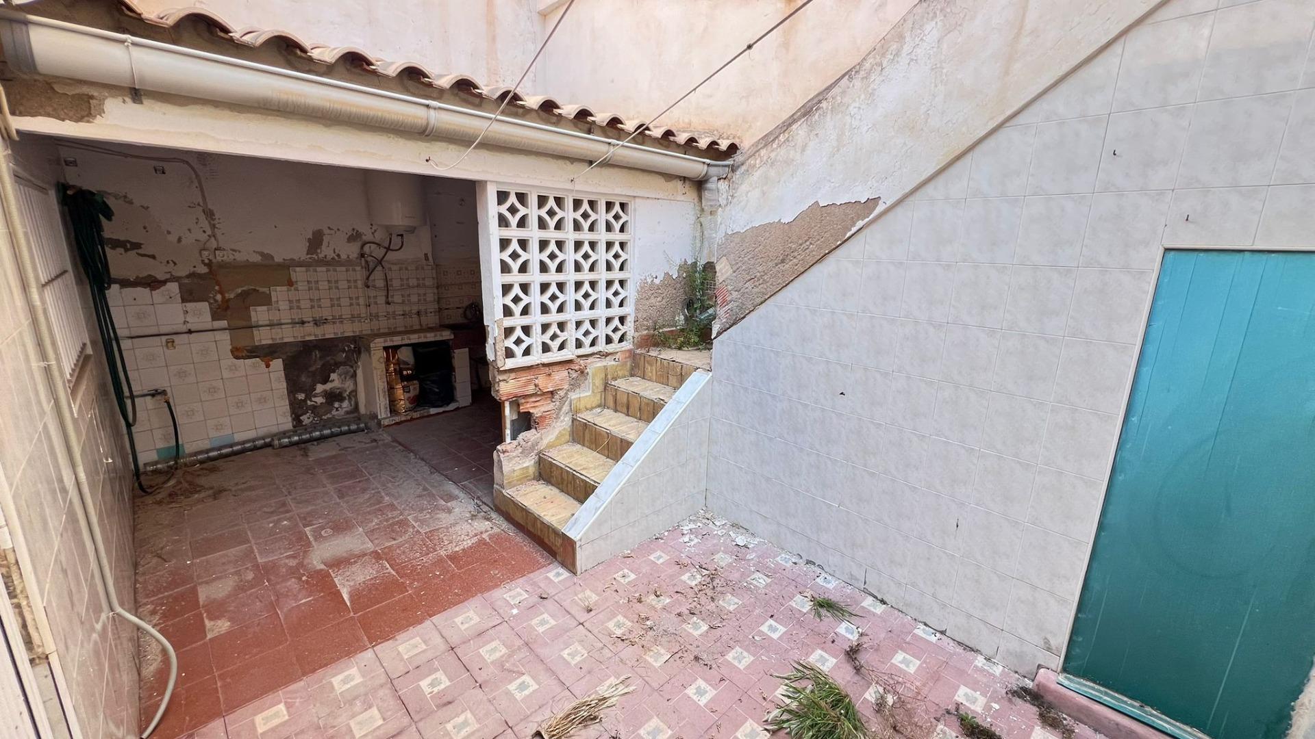 For sale - 4 Bedroom 1 Bathroom Apartment in Torrevieja - Torrevieja  - Alicante