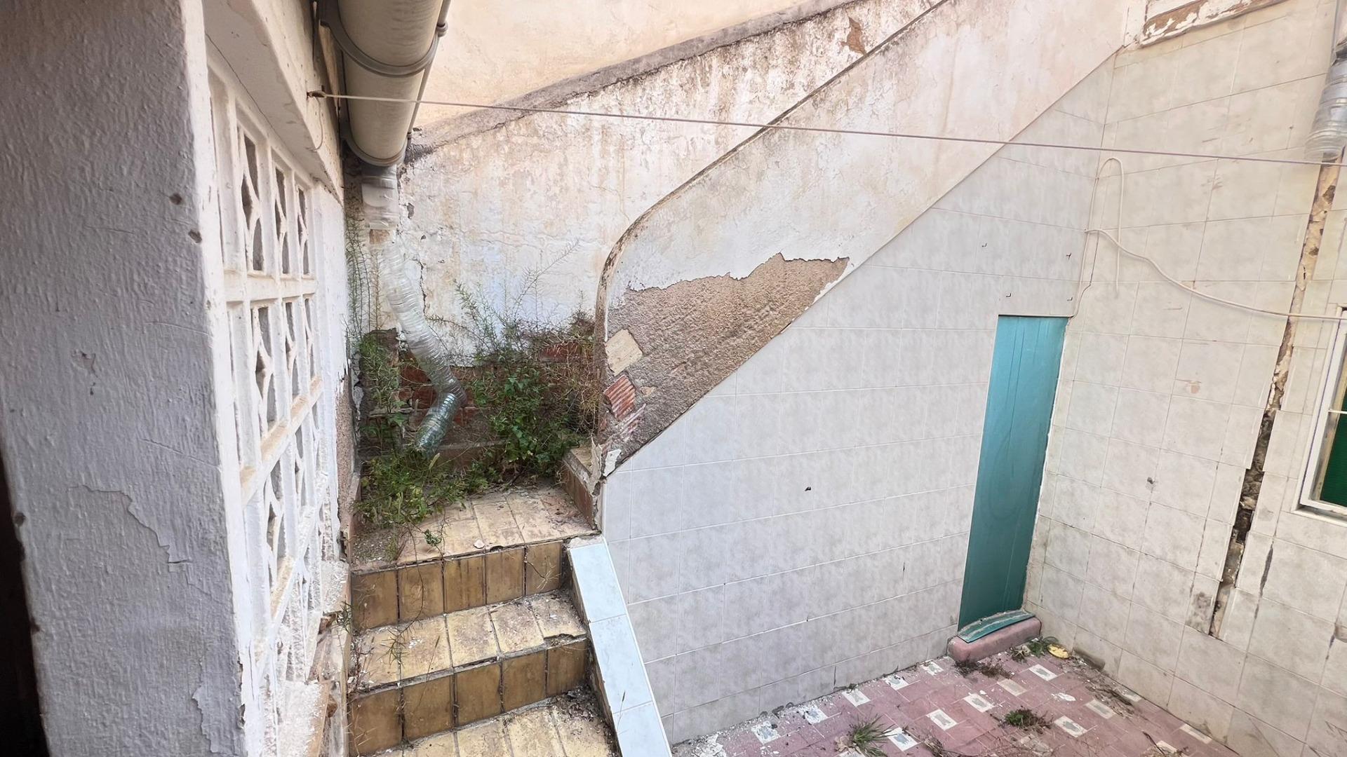 For sale - 4 Bedroom 1 Bathroom Apartment in Torrevieja - Torrevieja  - Alicante