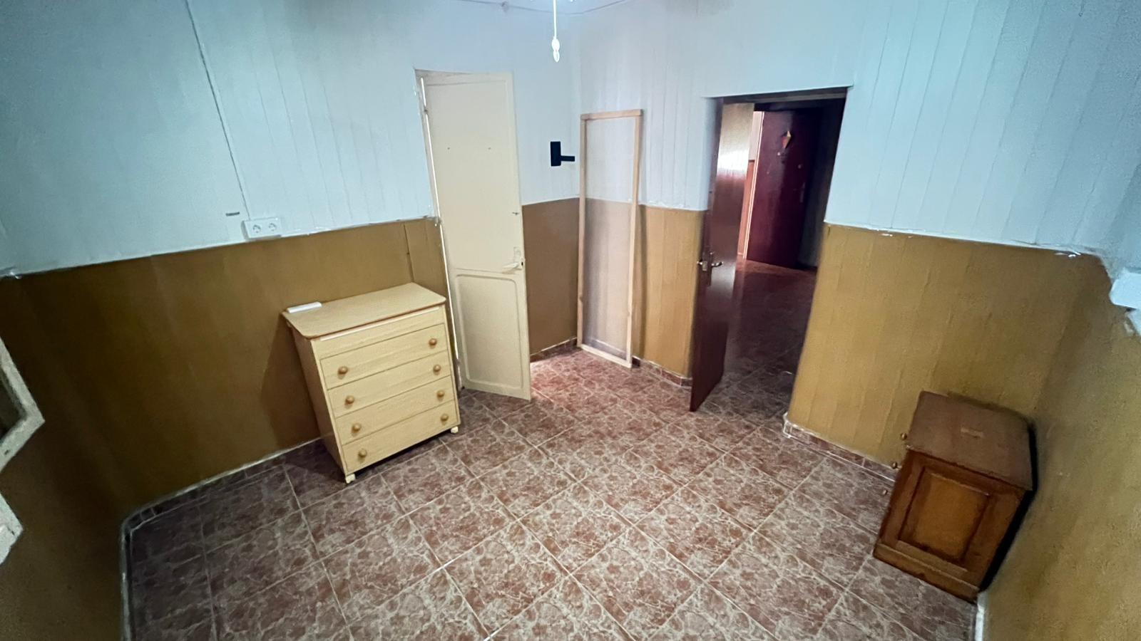 For sale - 4 Bedroom 1 Bathroom Apartment in Torrevieja - Torrevieja  - Alicante