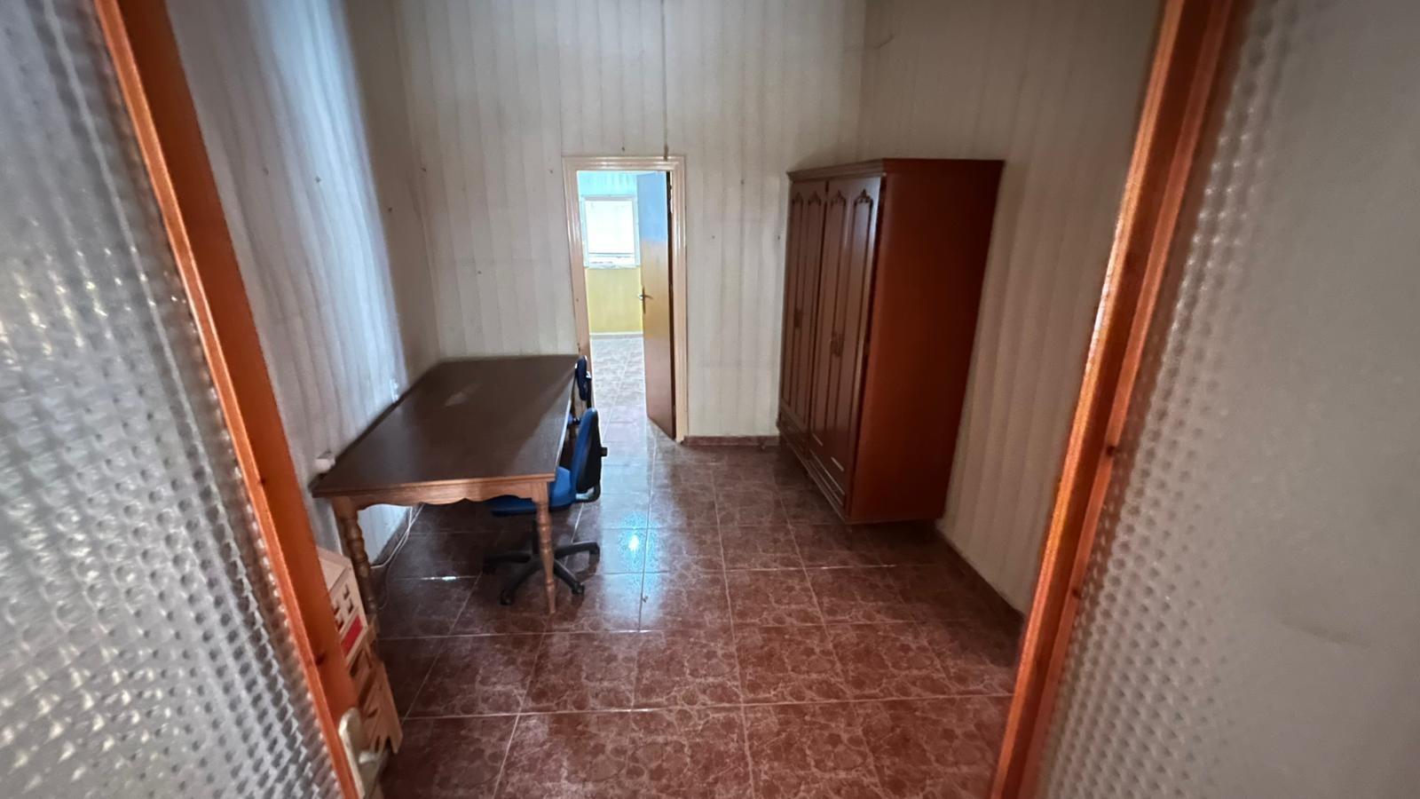 For sale - 4 Bedroom 1 Bathroom Apartment in Torrevieja - Torrevieja  - Alicante