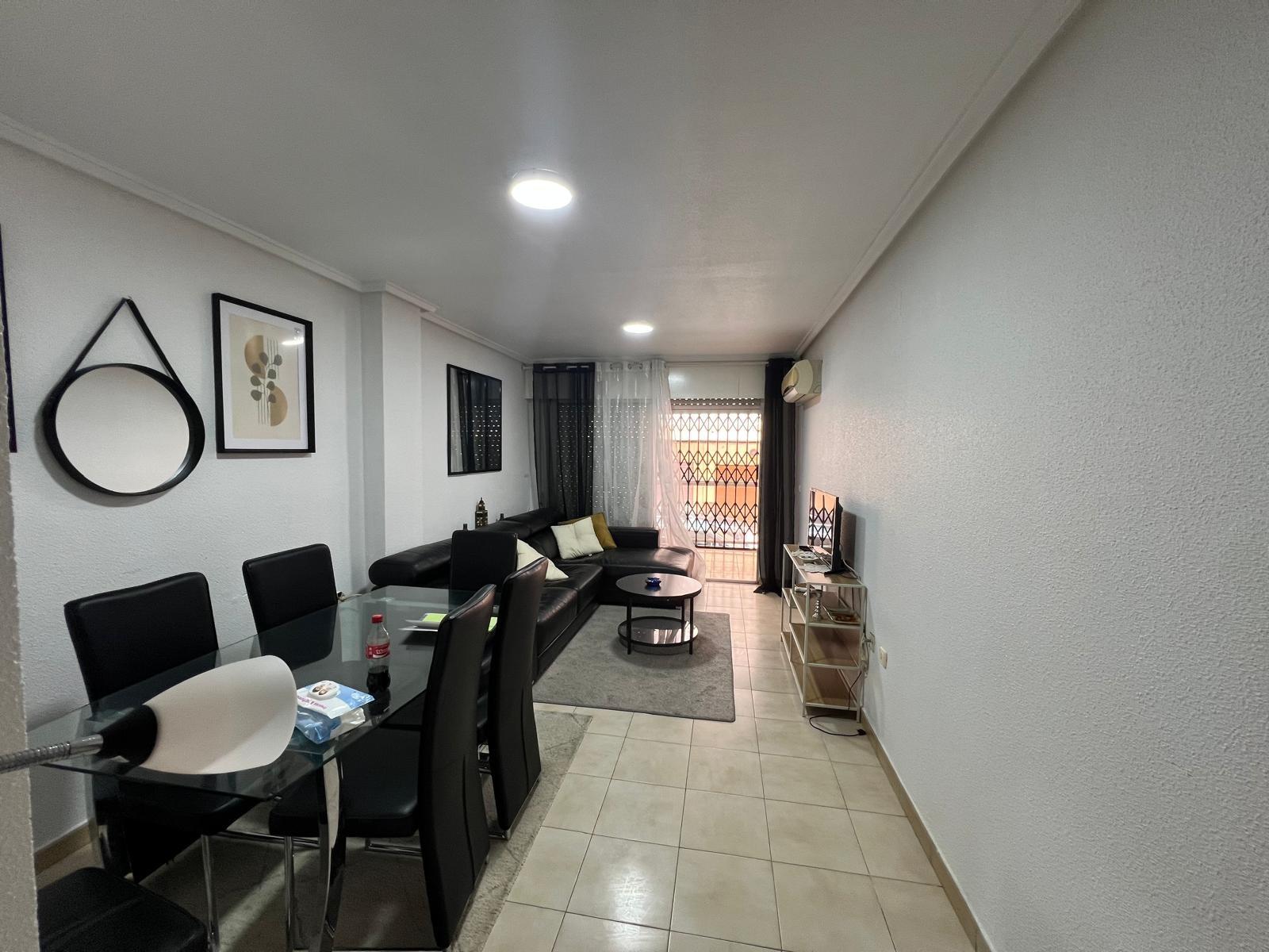 For sale - 3 Bedroom 2 Bathroom Apartment in Torrevieja - Playa Del Cura  - Alicante