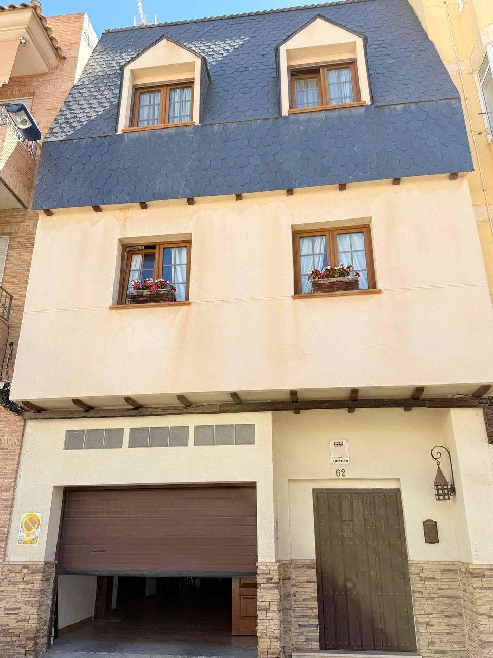 For sale - 4 Bedroom 2 Bathroom Town House in Torrevieja - Torrevieja  - Alicante