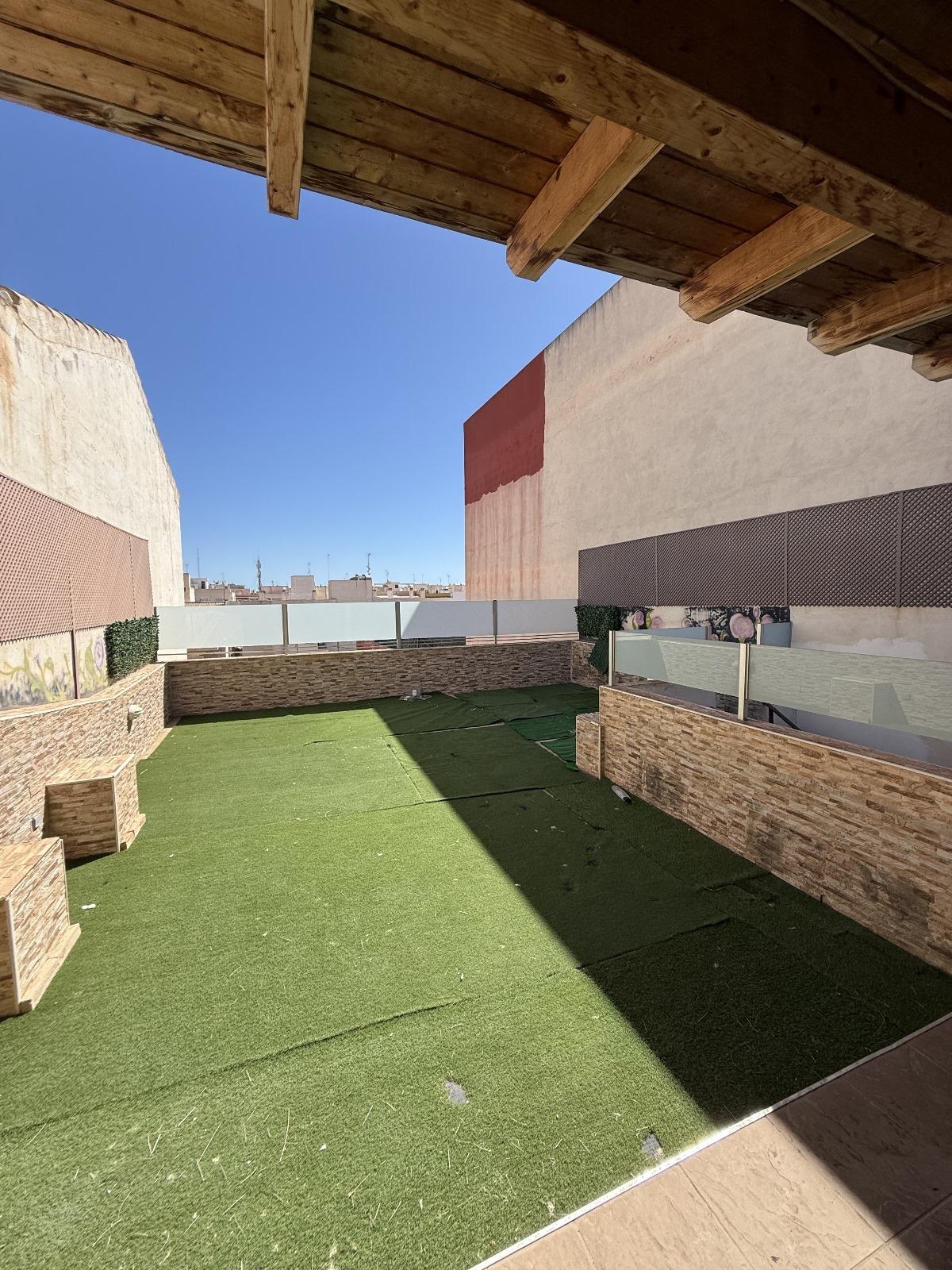 For sale - 4 Bedroom 2 Bathroom Town House in Torrevieja - Torrevieja  - Alicante