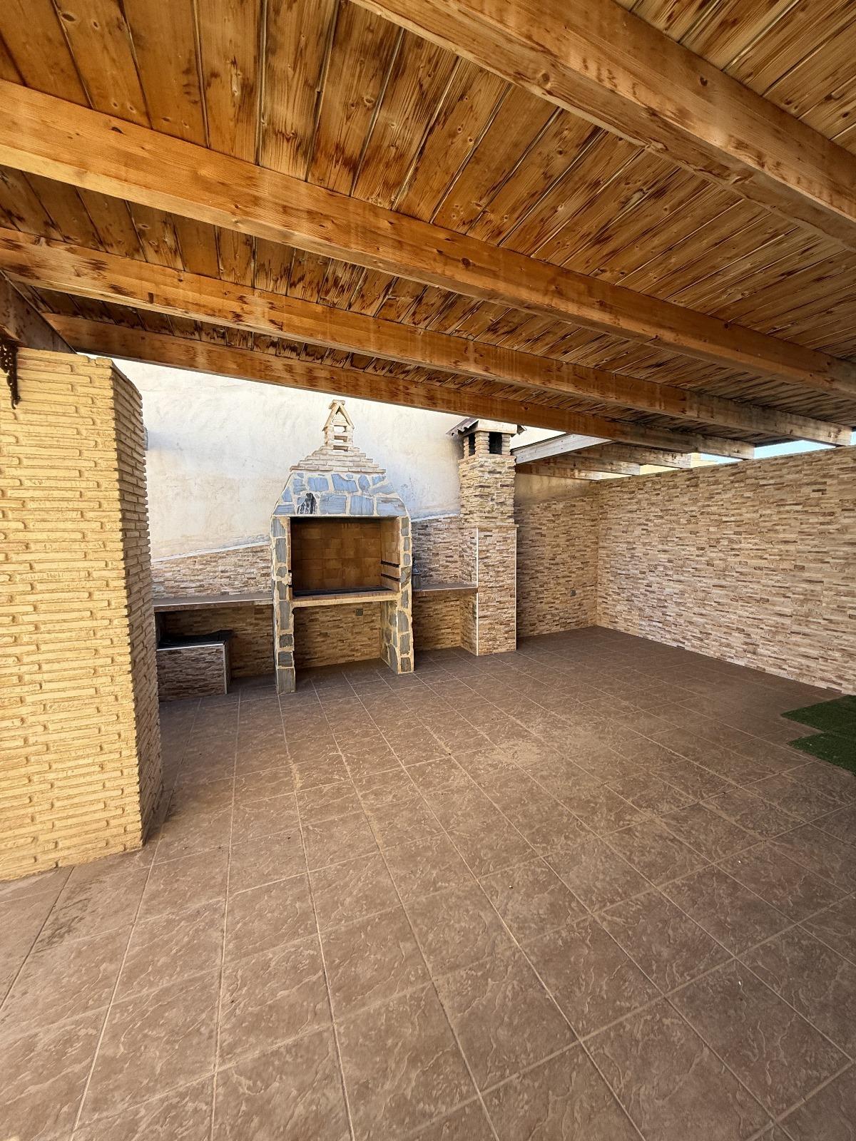 For sale - 4 Bedroom 2 Bathroom Town House in Torrevieja - Torrevieja  - Alicante