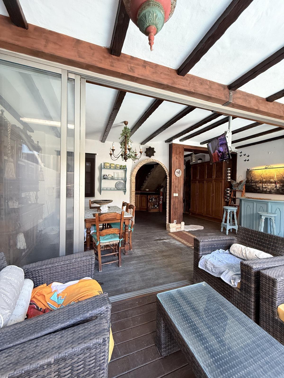 For sale - 4 Bedroom 2 Bathroom Town House in Torrevieja - Torrevieja  - Alicante