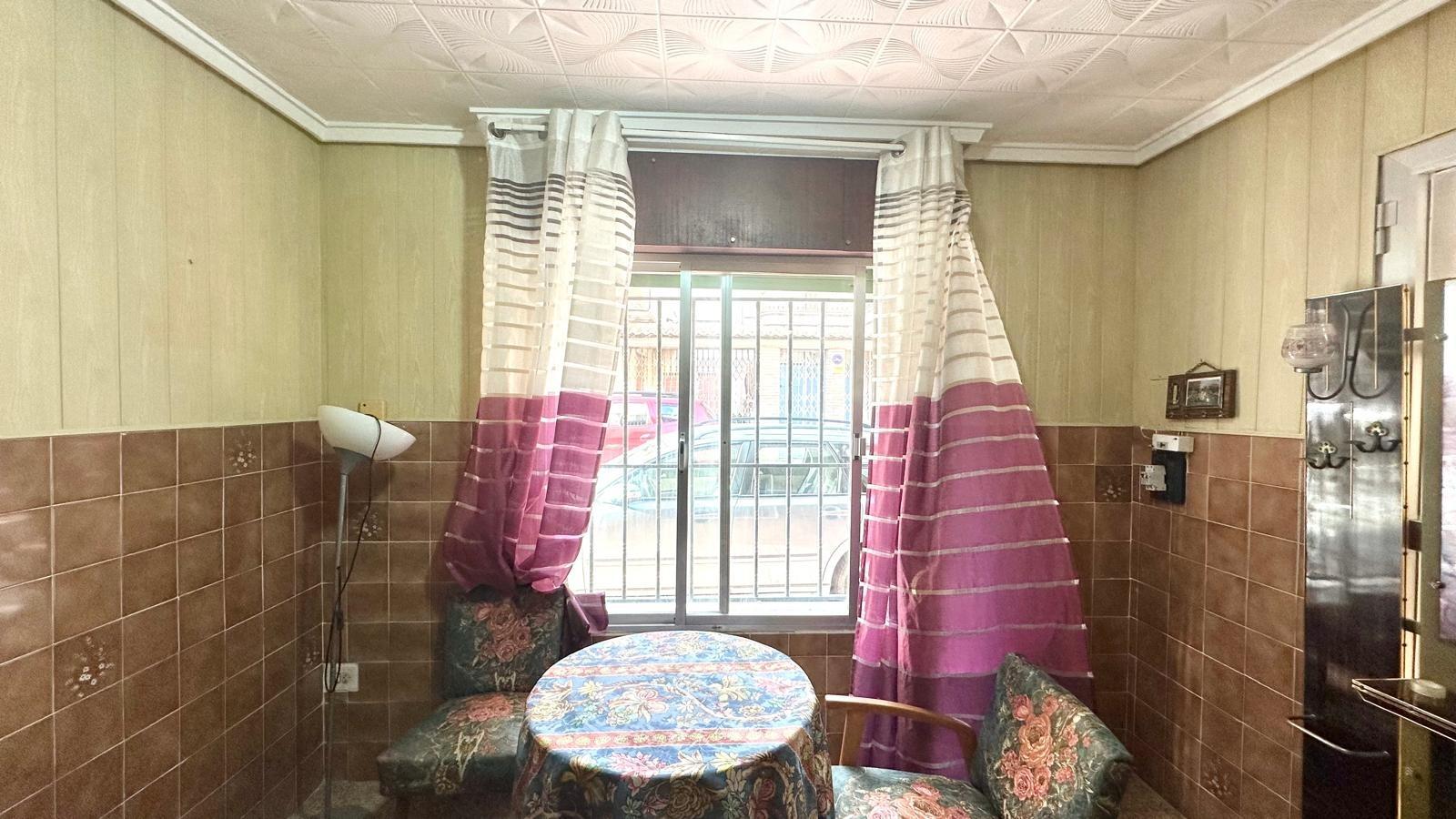 For sale - 4 Bedroom 2 Bathroom Town House in Torrevieja - Playa Del Cura  - Alicante