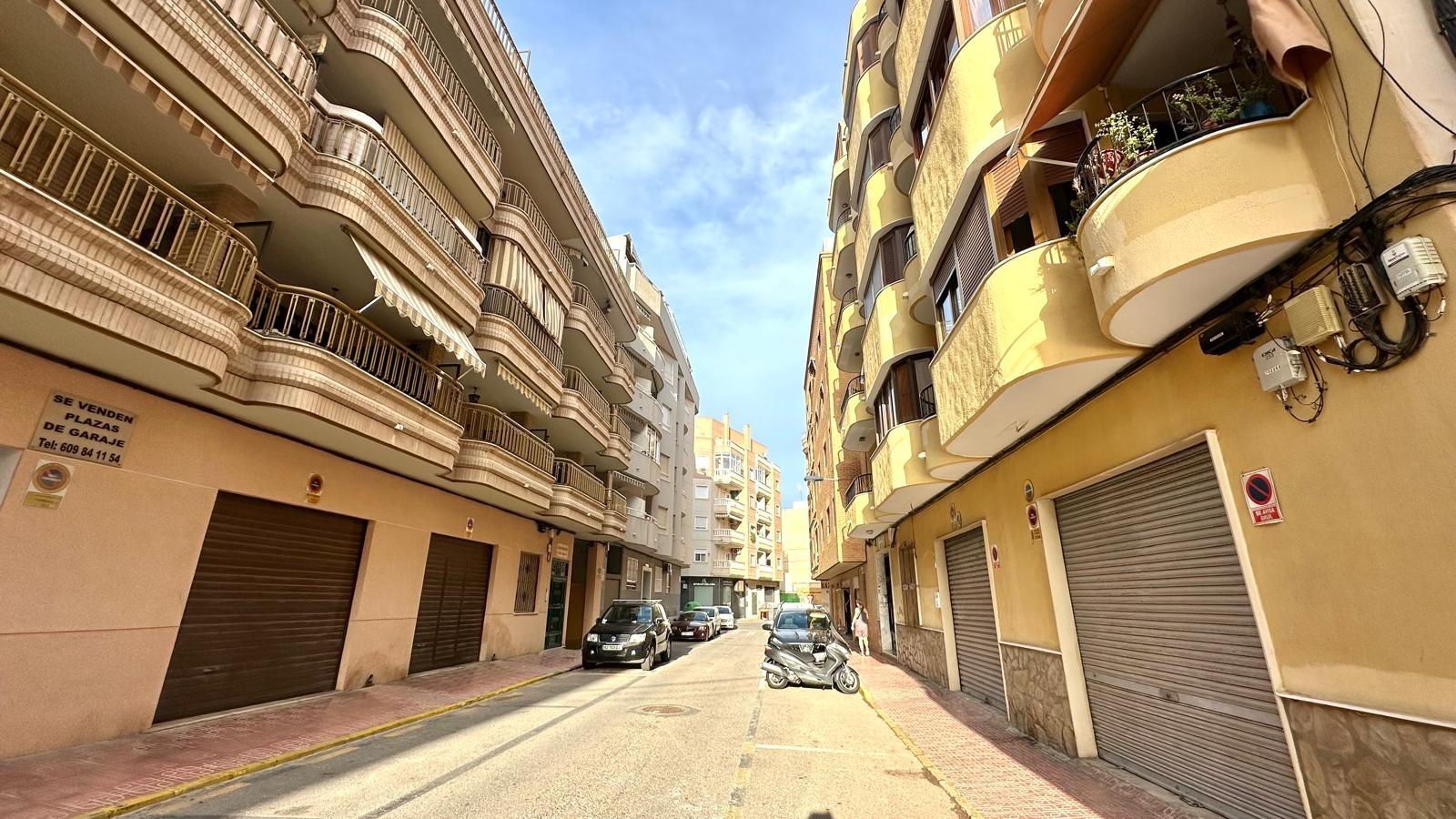 For sale - 4 Bedroom 2 Bathroom Town House in Torrevieja - Playa Del Cura  - Alicante