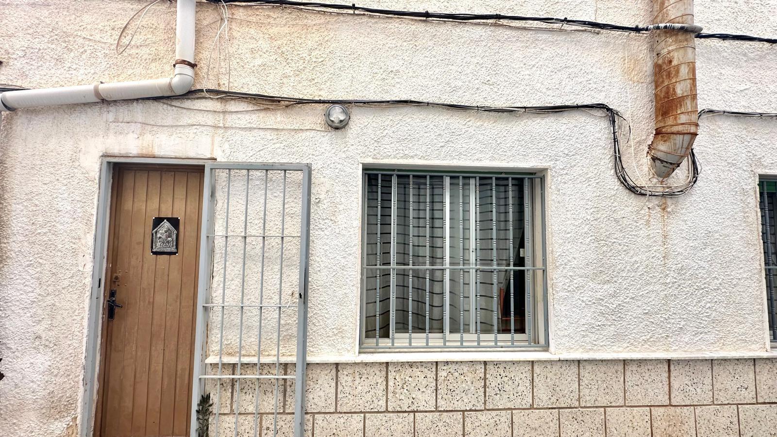 For sale - 4 Bedroom 2 Bathroom Town House in Torrevieja - Playa Del Cura  - Alicante