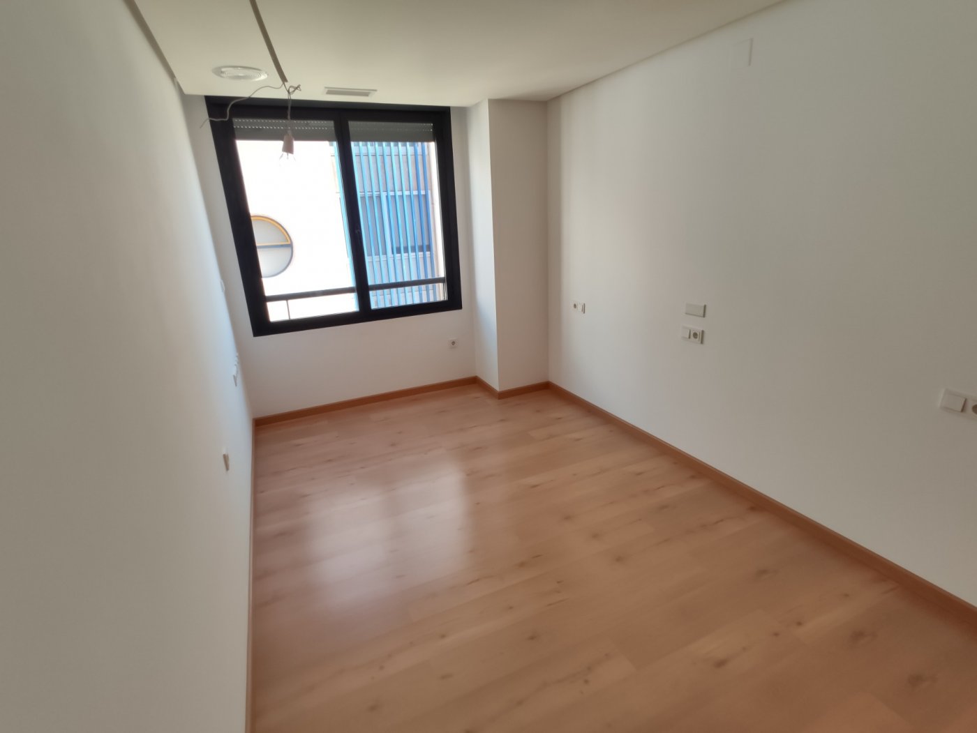 For sale - 3 Bedroom 2 Bathroom Apartment in Torrevieja - Puerto  - Alicante
