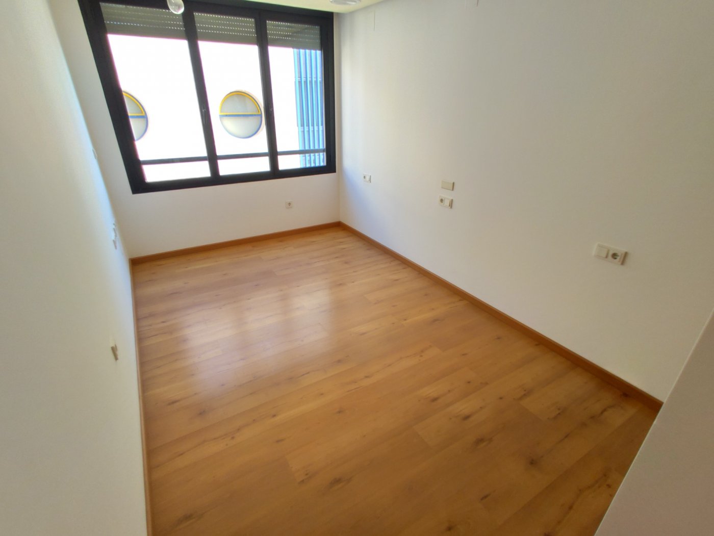 For sale - 3 Bedroom 2 Bathroom Apartment in Torrevieja - Puerto  - Alicante