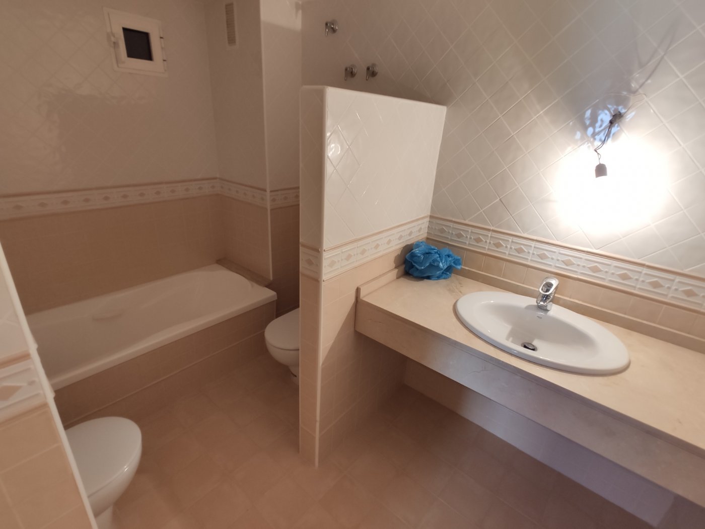 For sale - 3 Bedroom 2 Bathroom Apartment in Torrevieja - Puerto  - Alicante