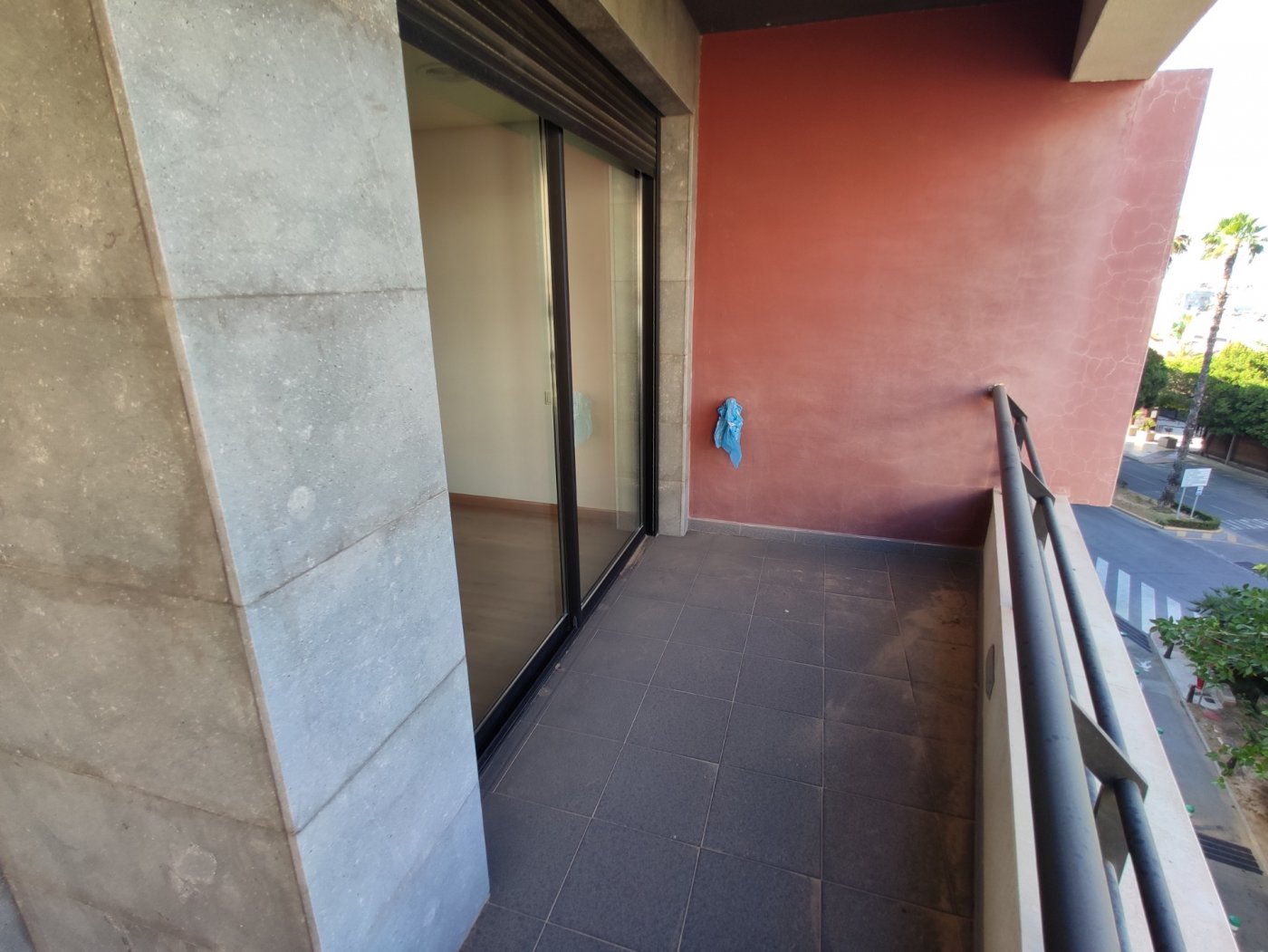For sale - 3 Bedroom 2 Bathroom Apartment in Torrevieja - Puerto  - Alicante
