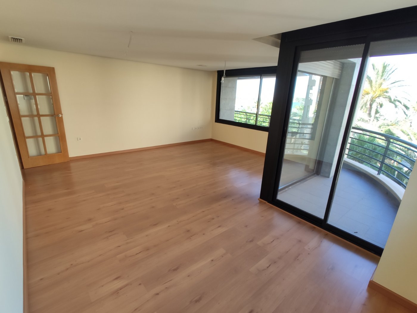For sale - 3 Bedroom 2 Bathroom Apartment in Torrevieja - Puerto  - Alicante