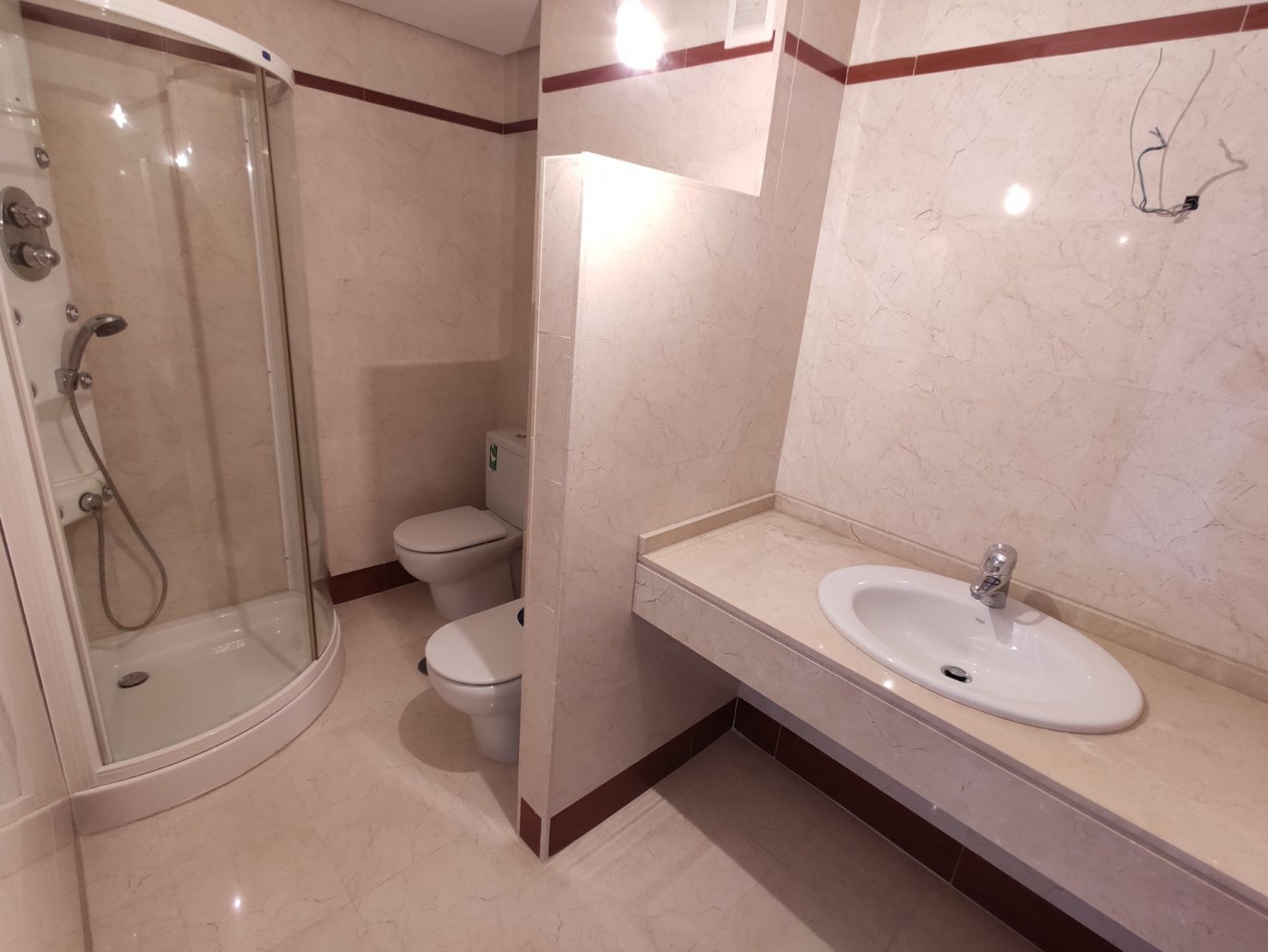 For sale - 3 Bedroom 2 Bathroom Apartment in Torrevieja - Puerto  - Alicante