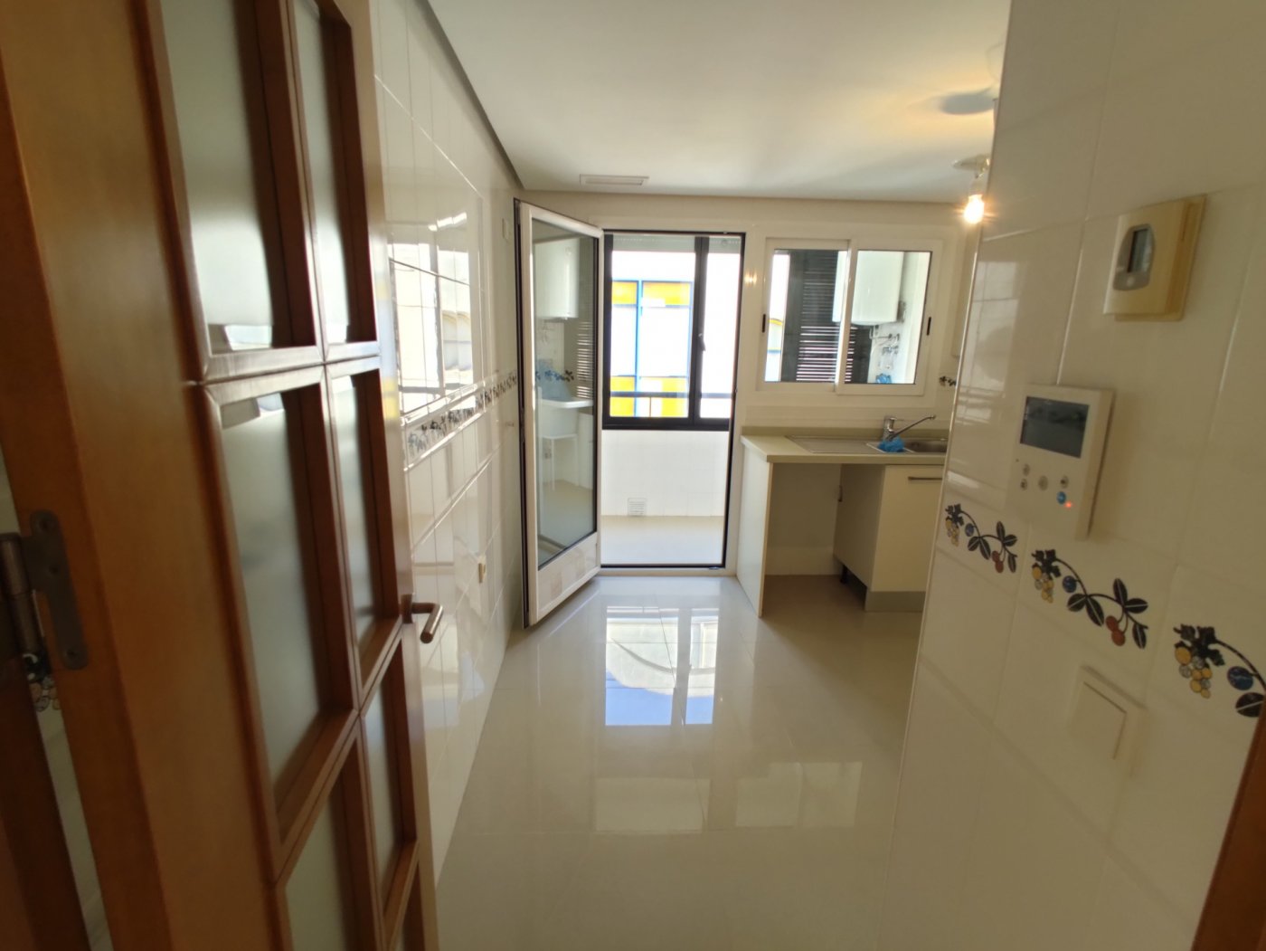 For sale - 3 Bedroom 2 Bathroom Apartment in Torrevieja - Puerto  - Alicante