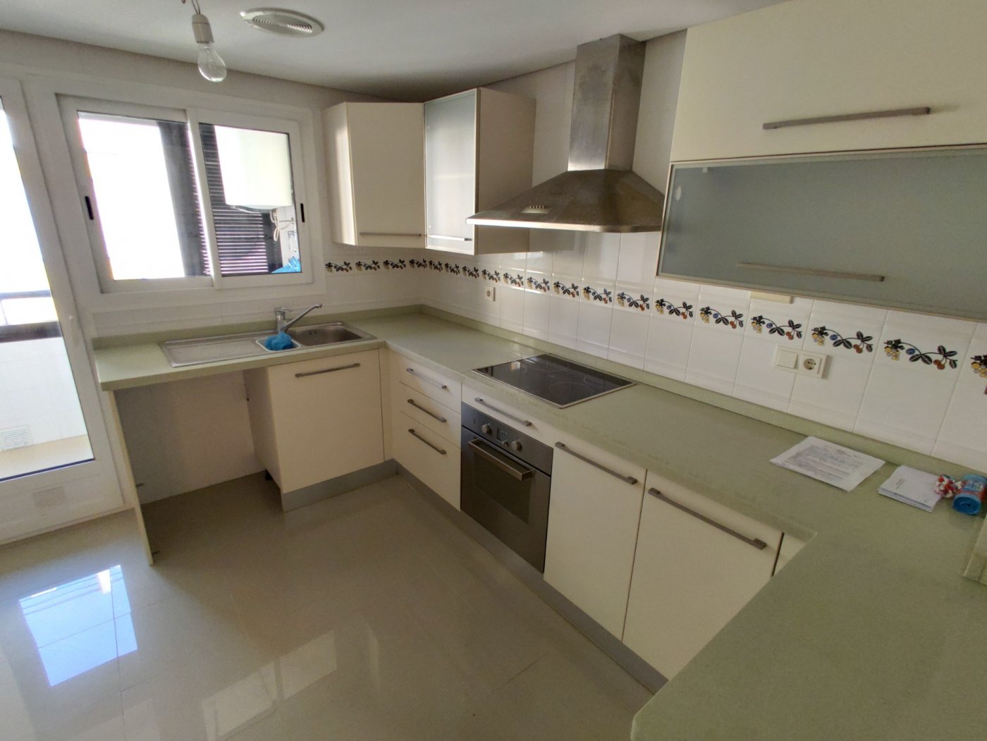 For sale - 3 Bedroom 2 Bathroom Apartment in Torrevieja - Puerto  - Alicante