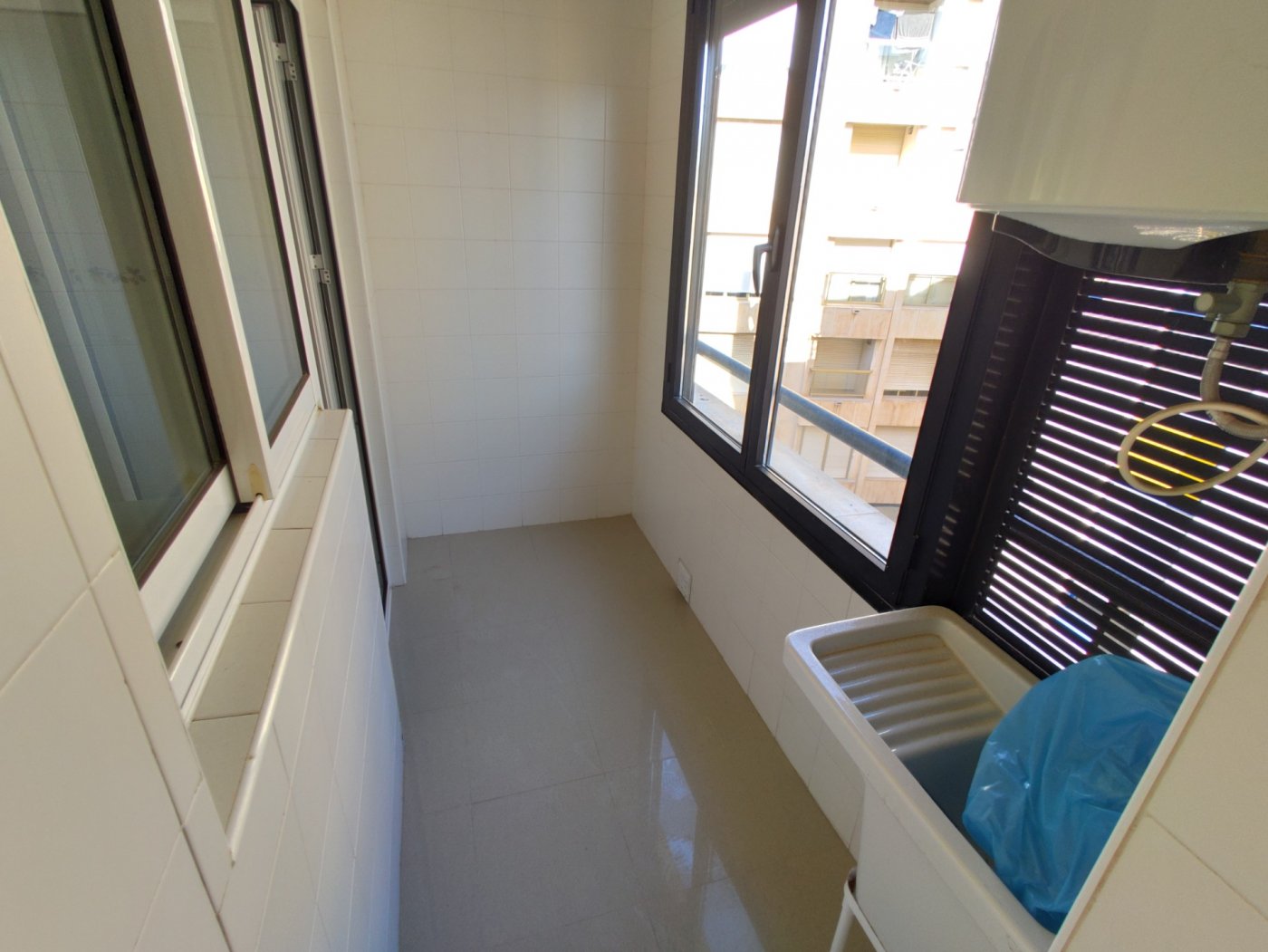 For sale - 3 Bedroom 2 Bathroom Apartment in Torrevieja - Puerto  - Alicante