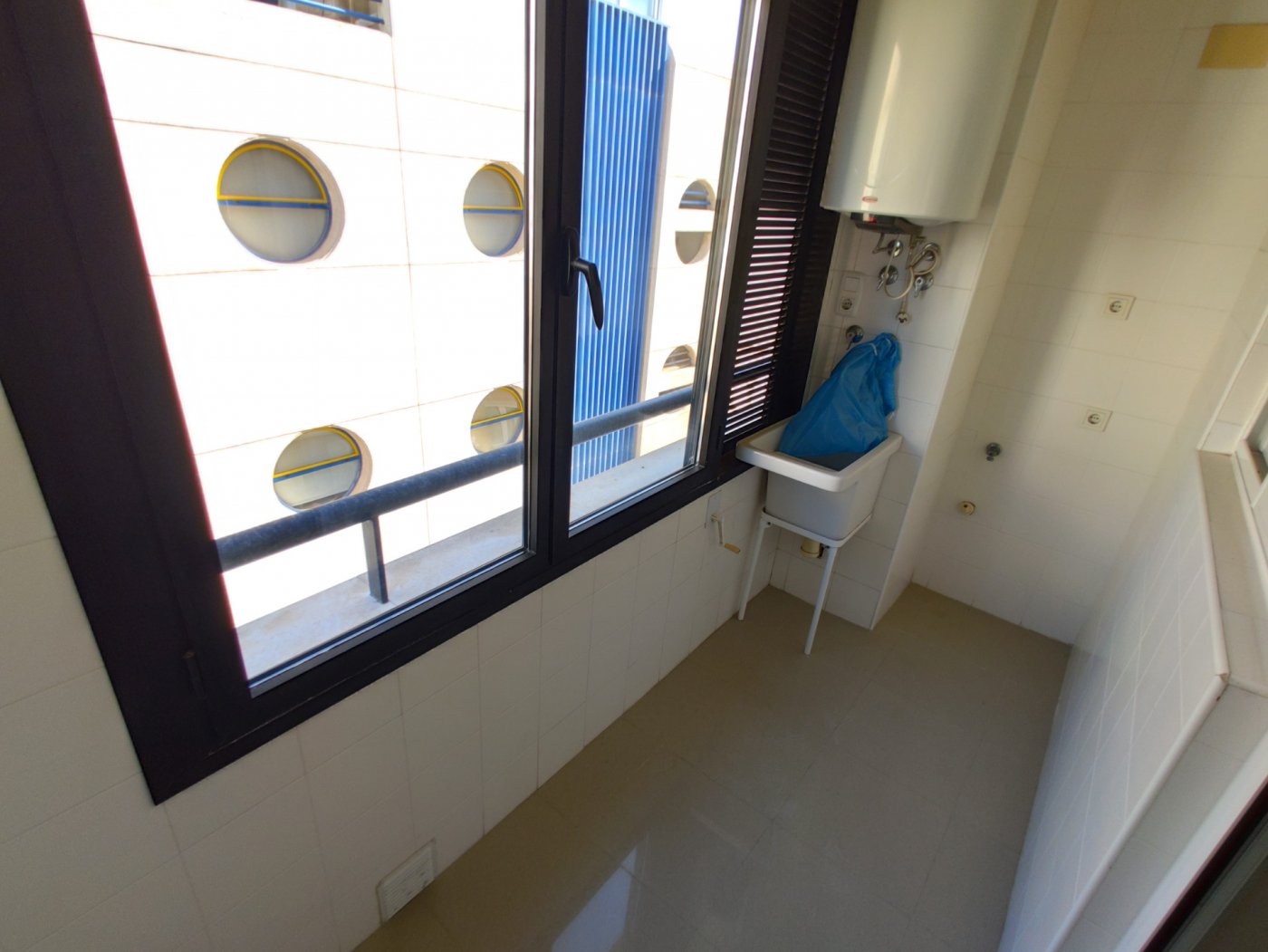 For sale - 3 Bedroom 2 Bathroom Apartment in Torrevieja - Puerto  - Alicante