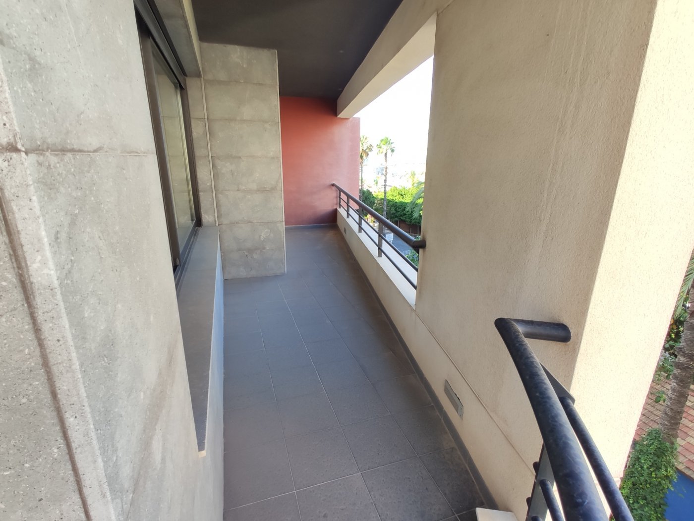 For sale - 3 Bedroom 2 Bathroom Apartment in Torrevieja - Puerto  - Alicante