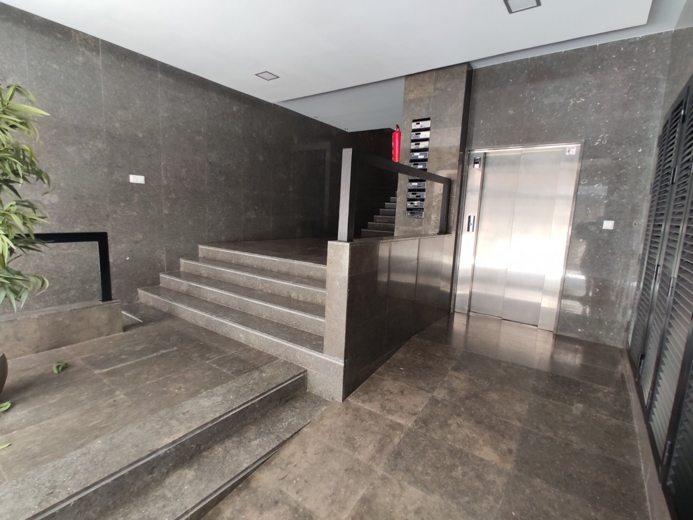 For sale - 3 Bedroom 2 Bathroom Apartment in Torrevieja - Puerto  - Alicante
