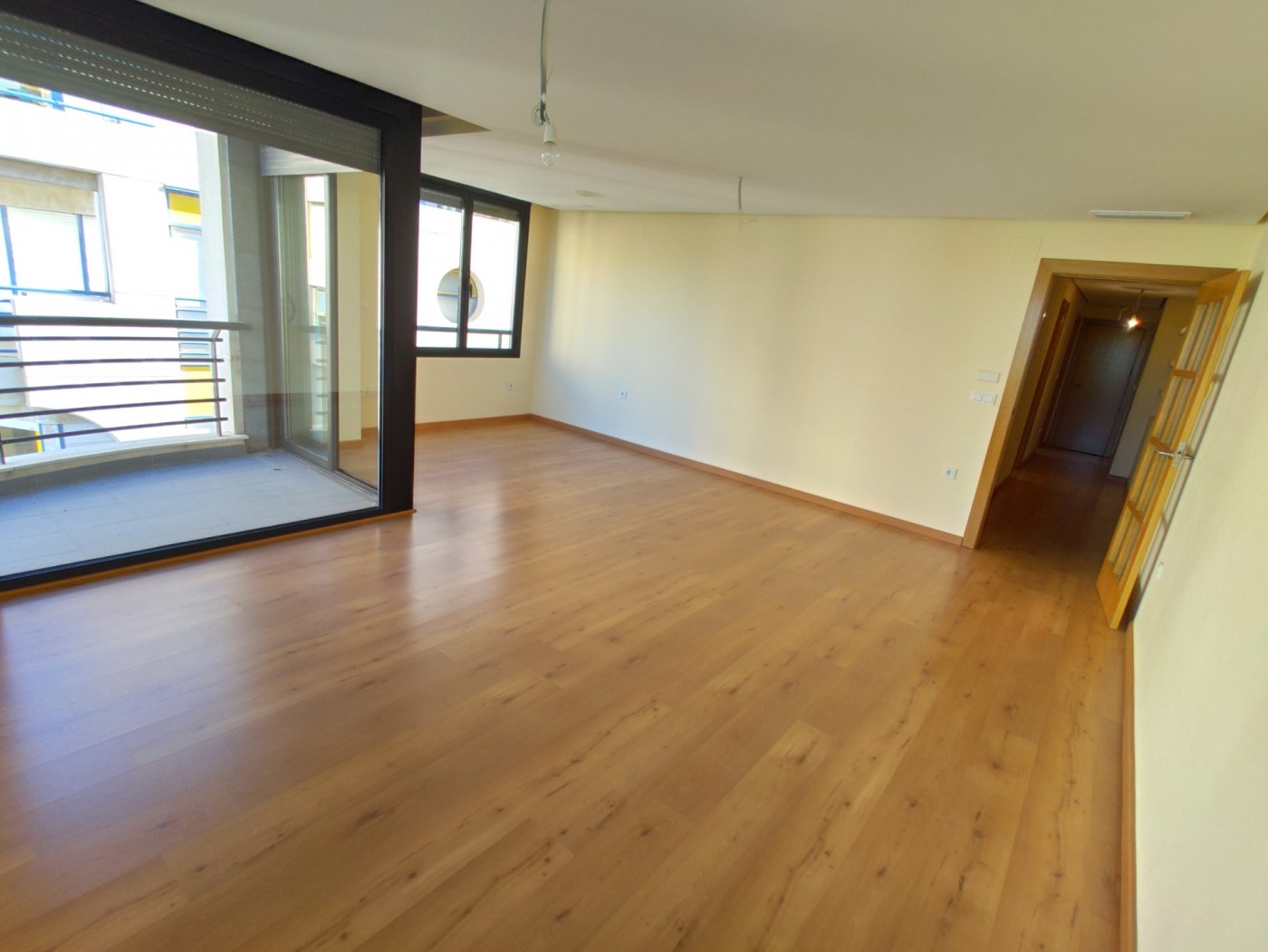 For sale - 3 Bedroom 2 Bathroom Apartment in Torrevieja - Puerto  - Alicante