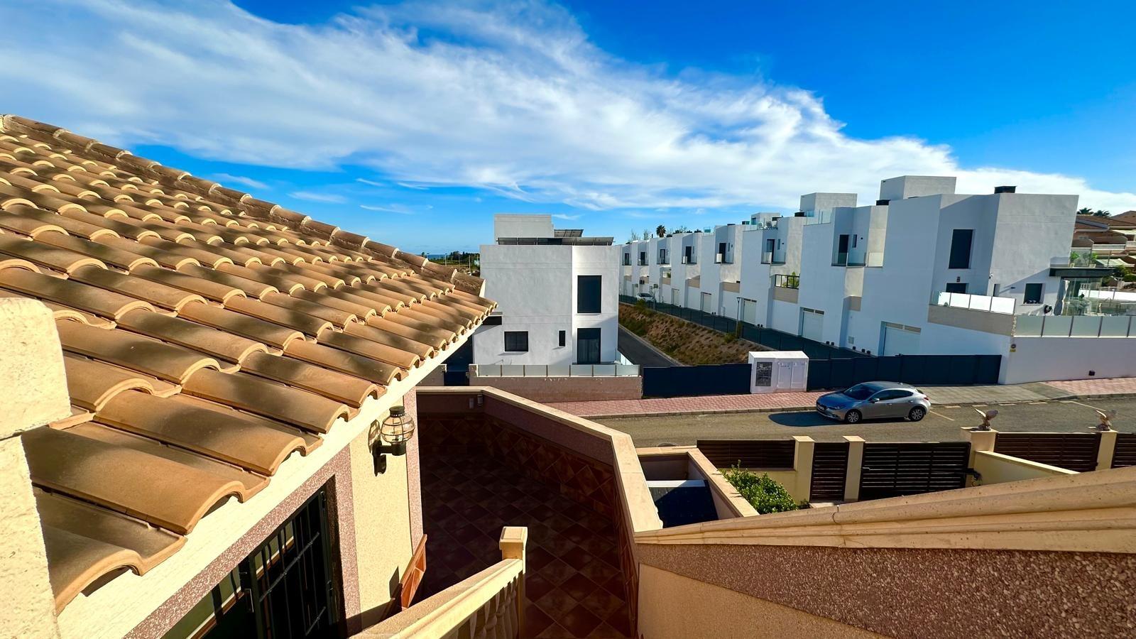 For sale - 4 Bedroom 3 Bathroom Town House in Torrevieja - La Siesta  - Alicante