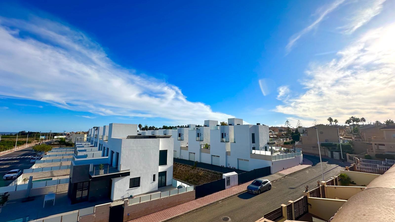 For sale - 4 Bedroom 3 Bathroom Town House in Torrevieja - La Siesta  - Alicante