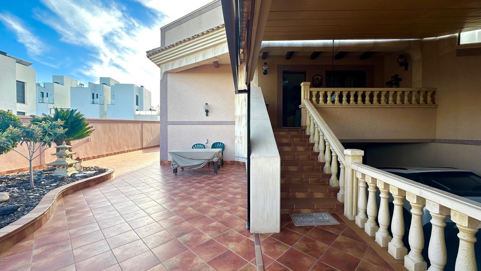 For sale - 4 Bedroom 3 Bathroom Town House in Torrevieja - La Siesta  - Alicante
