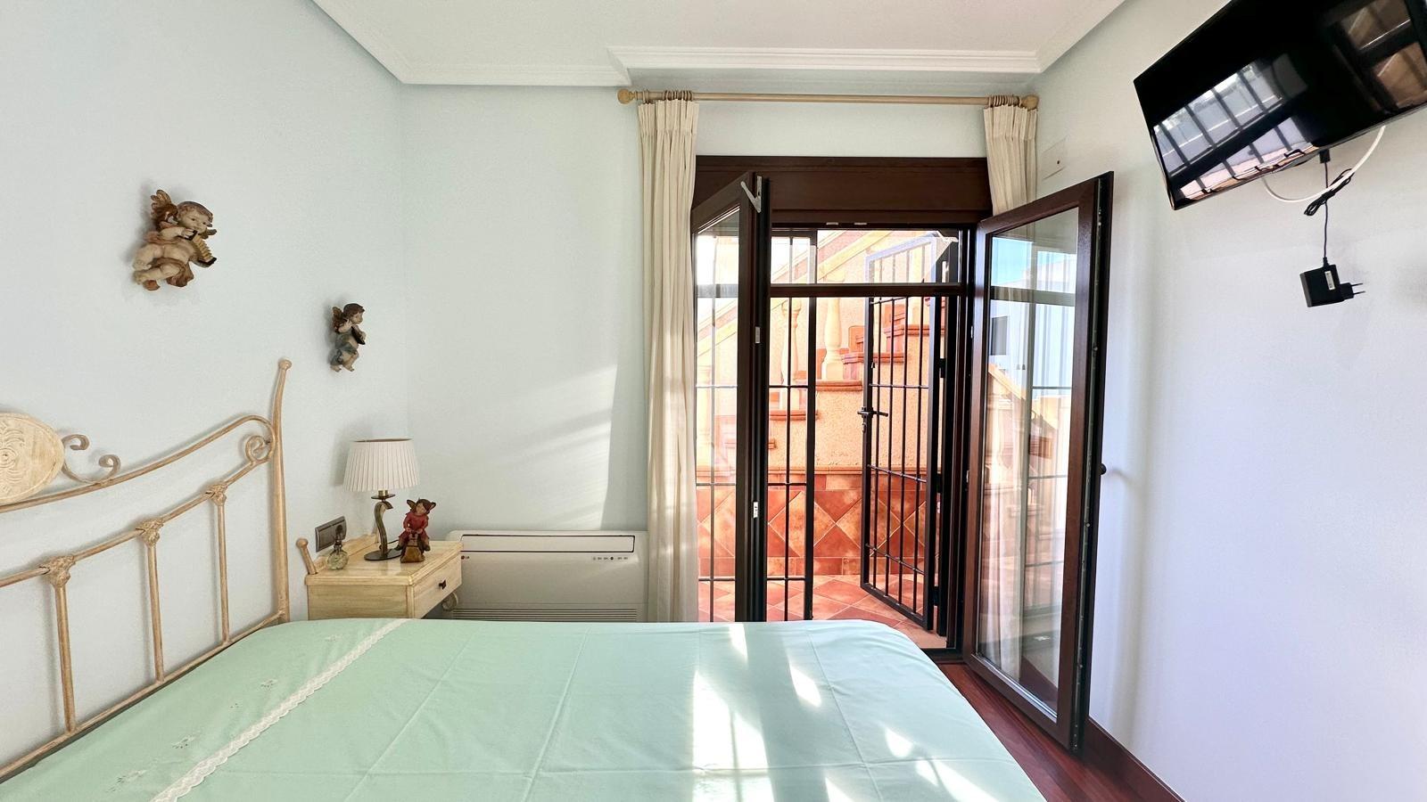 For sale - 4 Bedroom 3 Bathroom Town House in Torrevieja - La Siesta  - Alicante