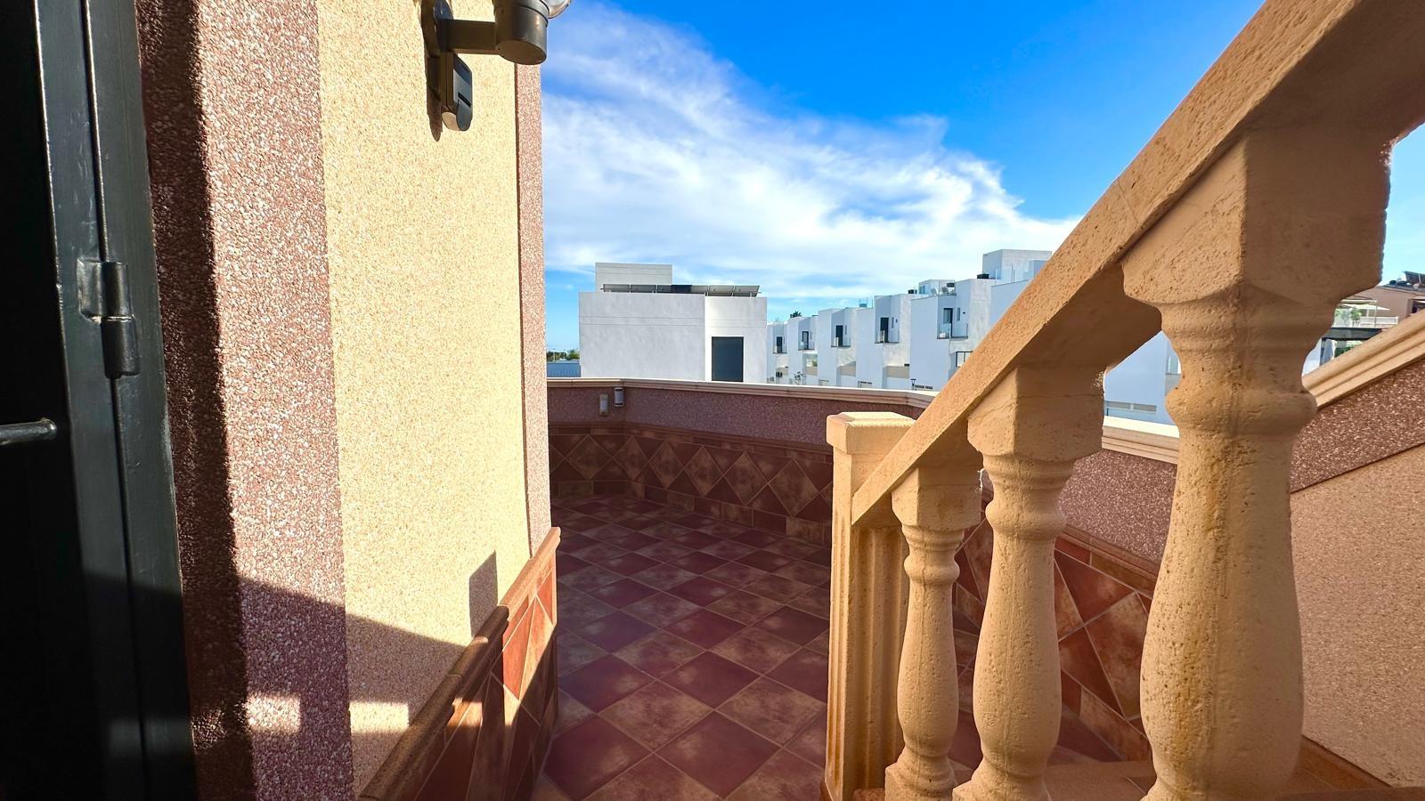 For sale - 4 Bedroom 3 Bathroom Town House in Torrevieja - La Siesta  - Alicante