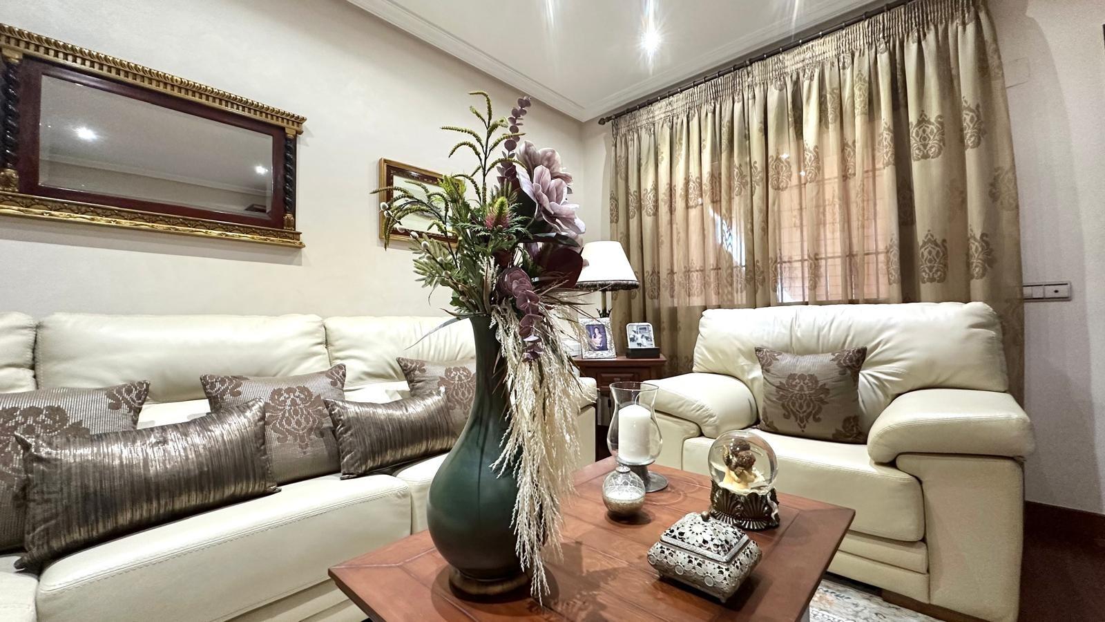 For sale - 4 Bedroom 3 Bathroom Town House in Torrevieja - La Siesta  - Alicante