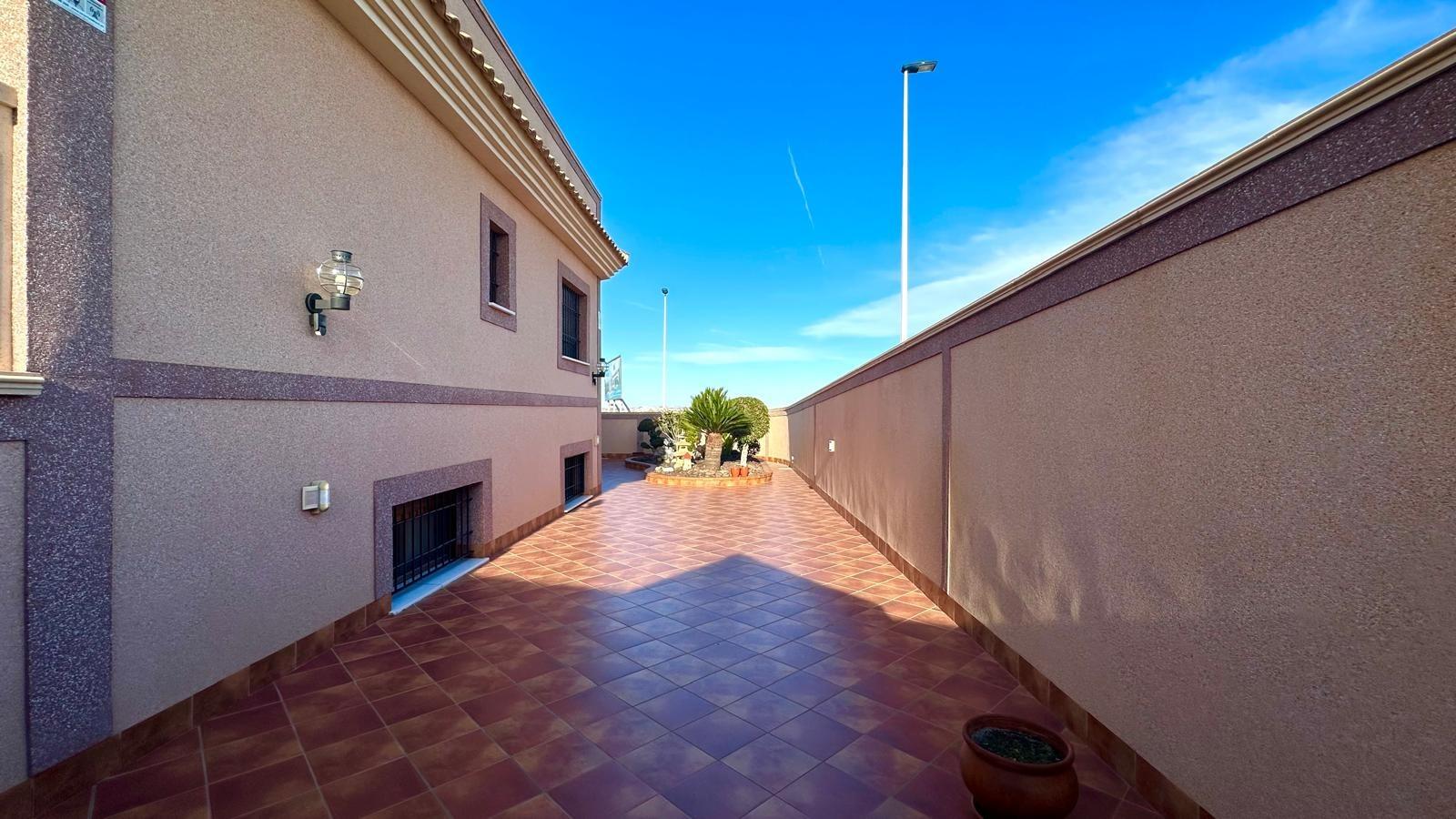 For sale - 4 Bedroom 3 Bathroom Town House in Torrevieja - La Siesta  - Alicante