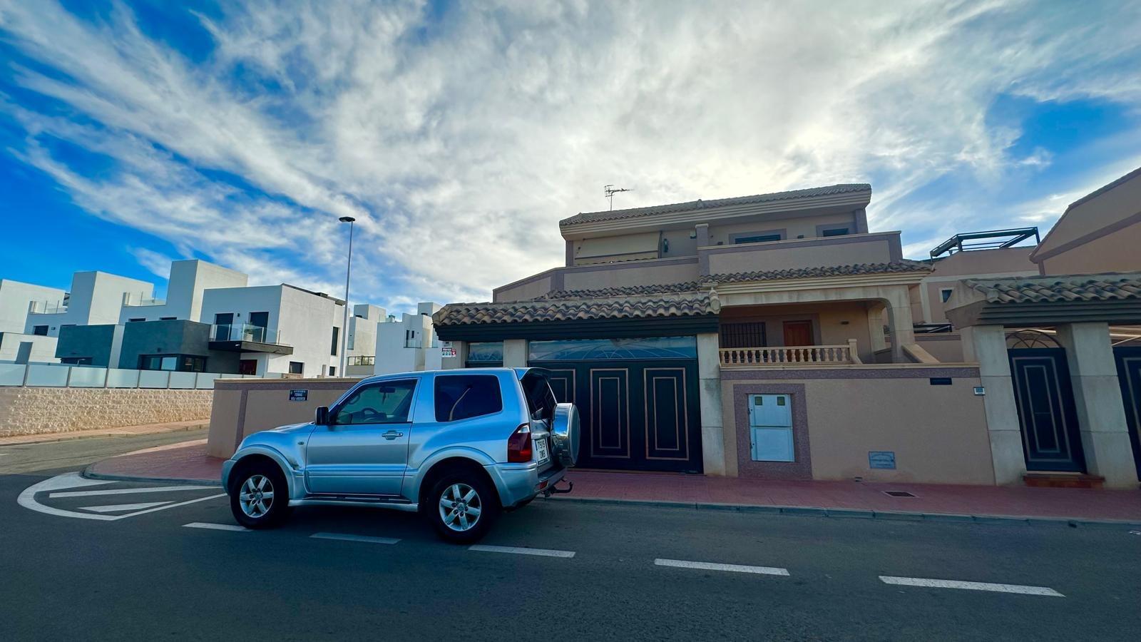 For sale - 4 Bedroom 3 Bathroom Town House in Torrevieja - La Siesta  - Alicante