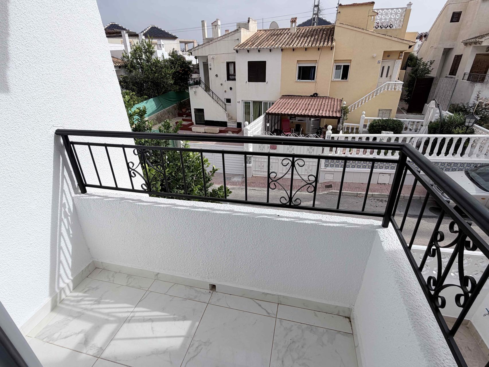 For sale - 3 Bedroom 2 Bathroom Town House in Torrevieja - Costa Blanca  - Alicante